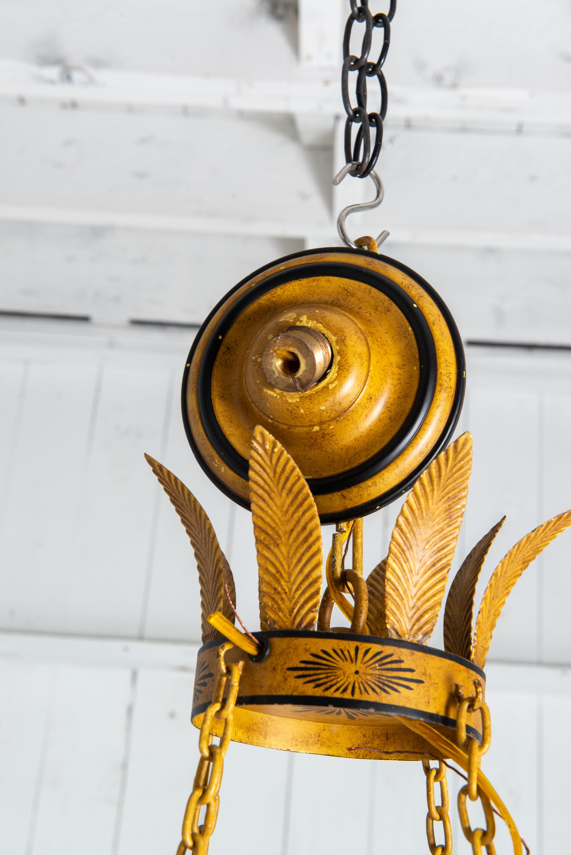 Lampadario Tole Directoire nero e oro in vendita 1