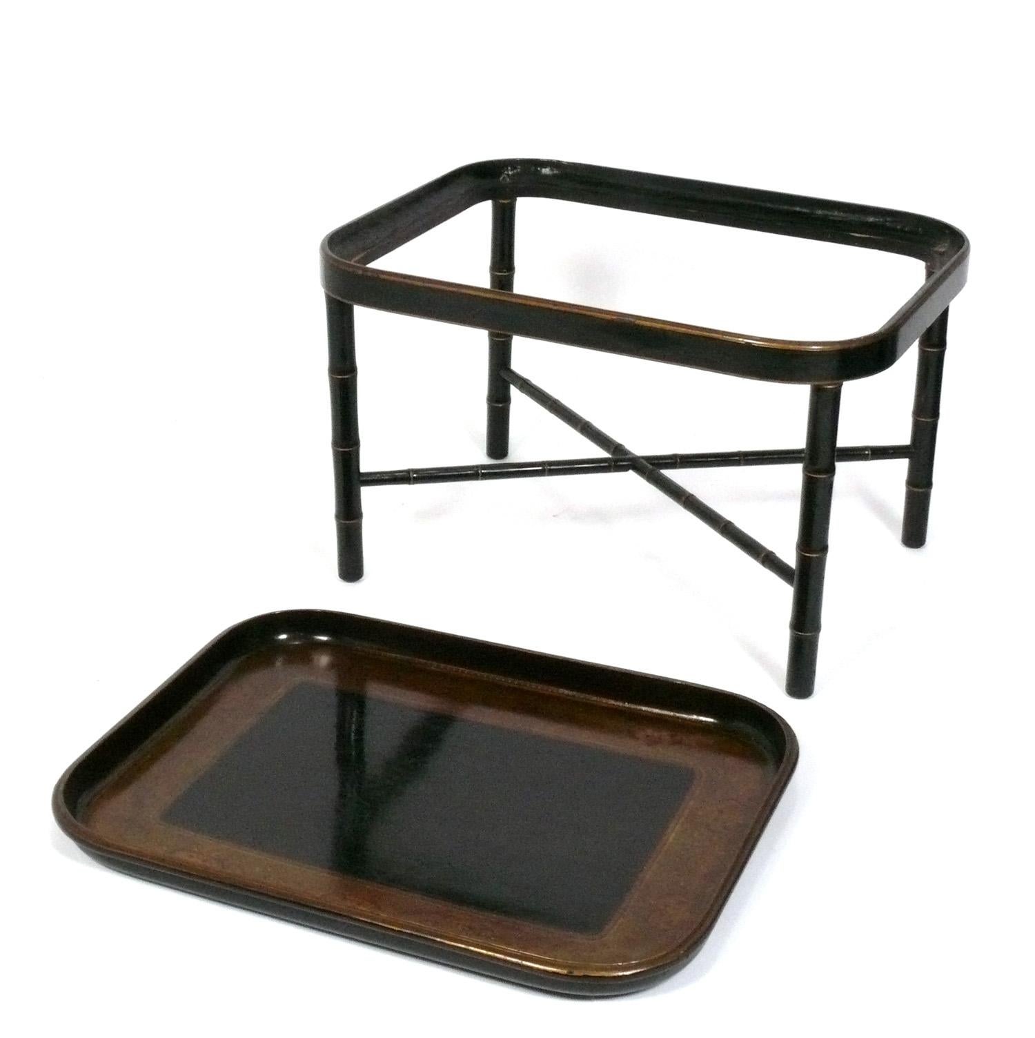 Peint Table basse en faux bambou noir et or Circa 1940s en vente