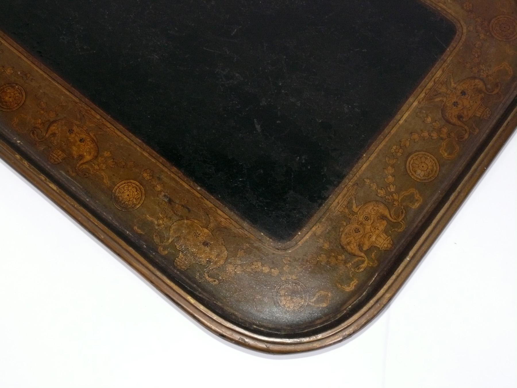 Milieu du XXe siècle Table basse en faux bambou noir et or Circa 1940s en vente