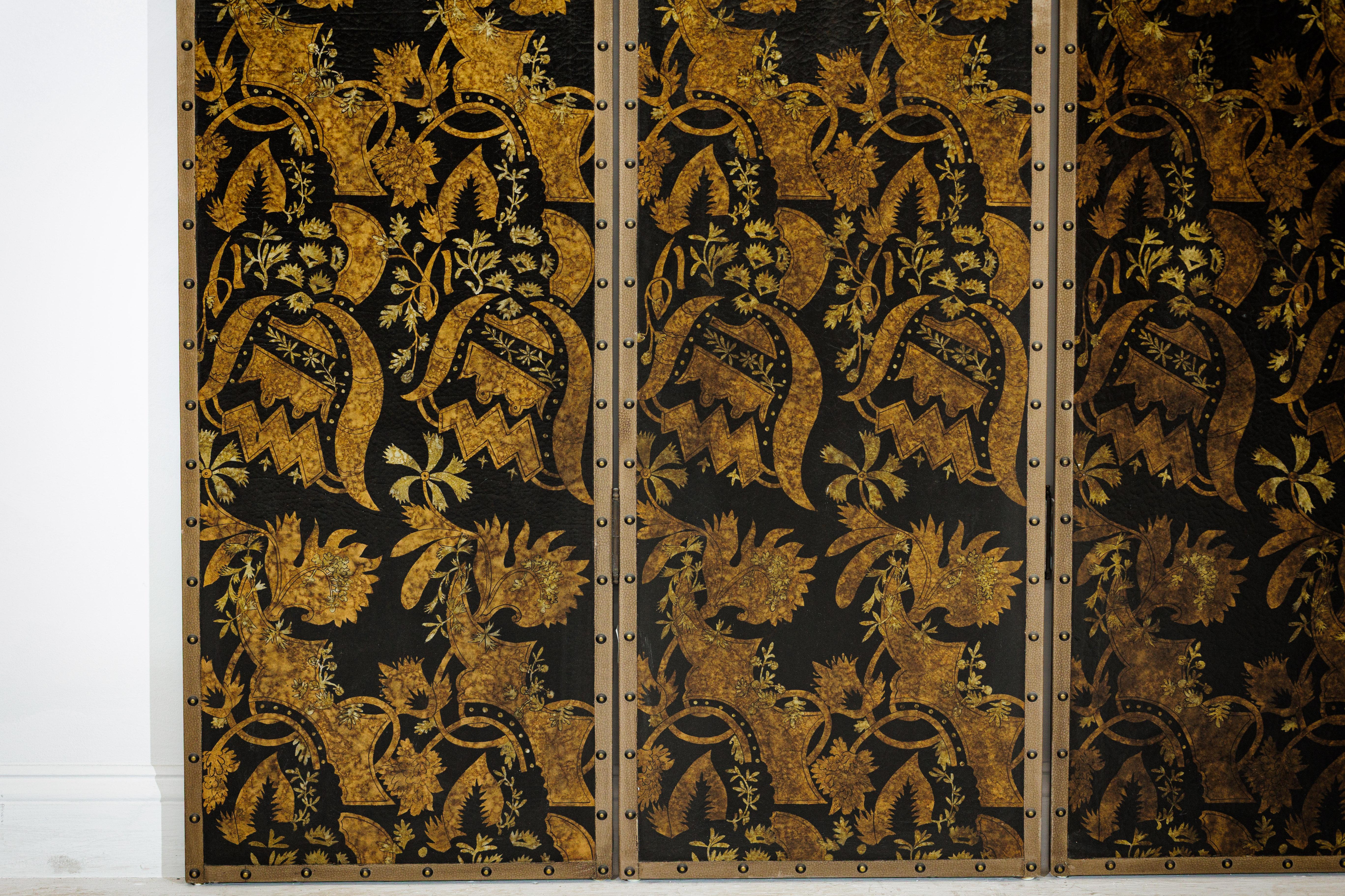 Schwarz-goldener vierteiliger Paravent mit sich wiederholendem Blumenmotiv im Angebot 4