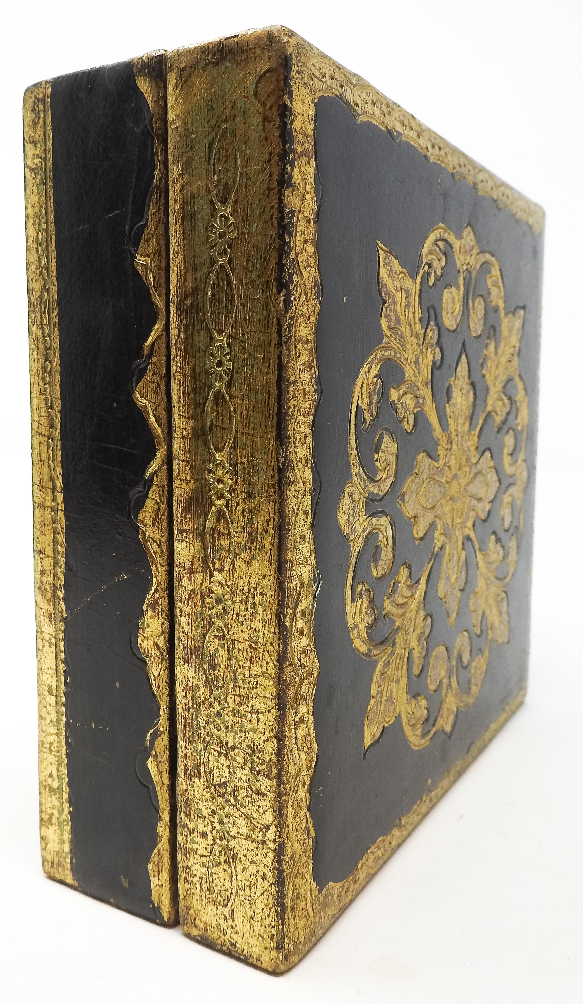 Black and Gold Gilded Florentine Box For Sale 7