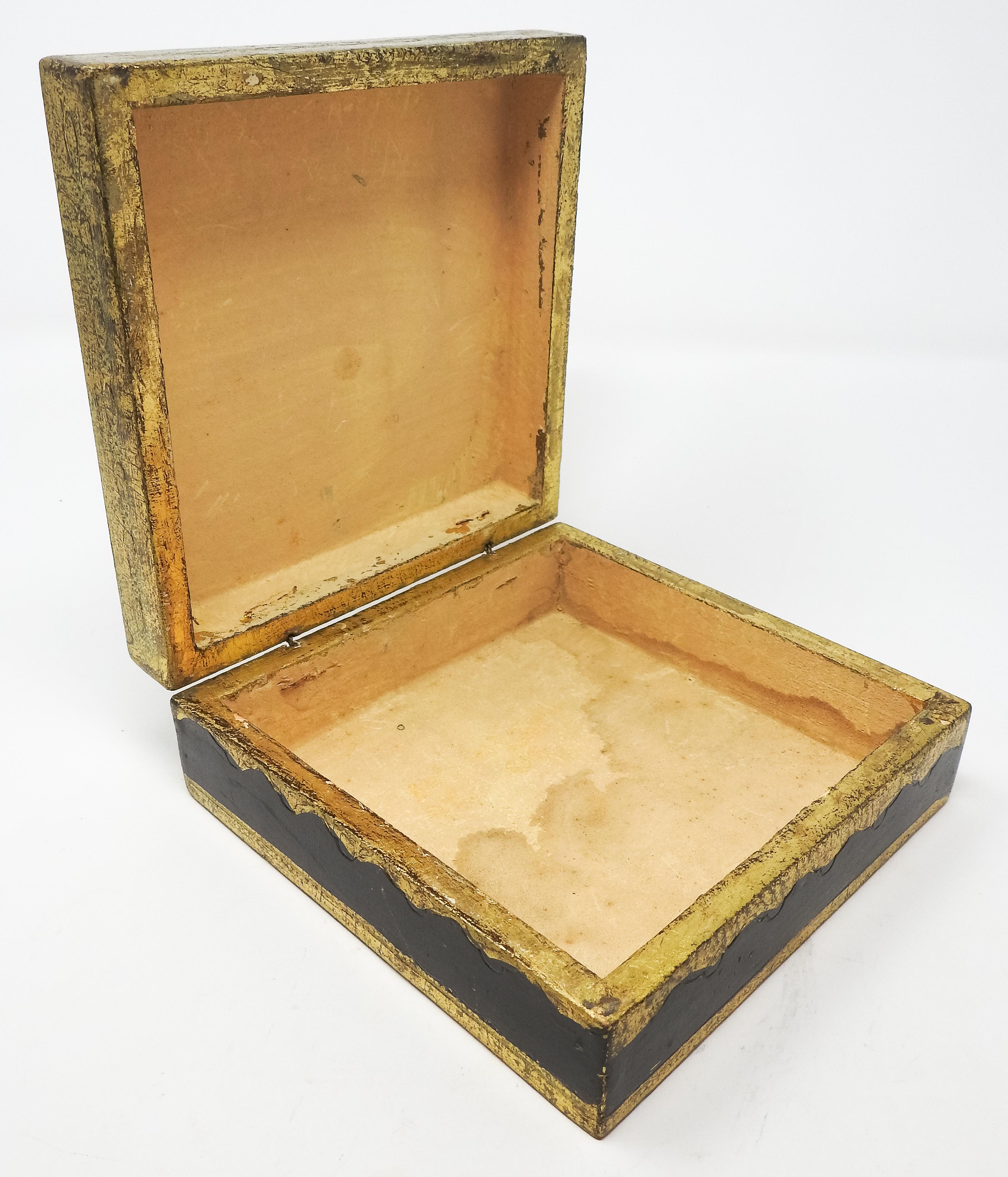 Black and Gold Gilded Florentine Box In Fair Condition For Sale In Cookeville, TN
