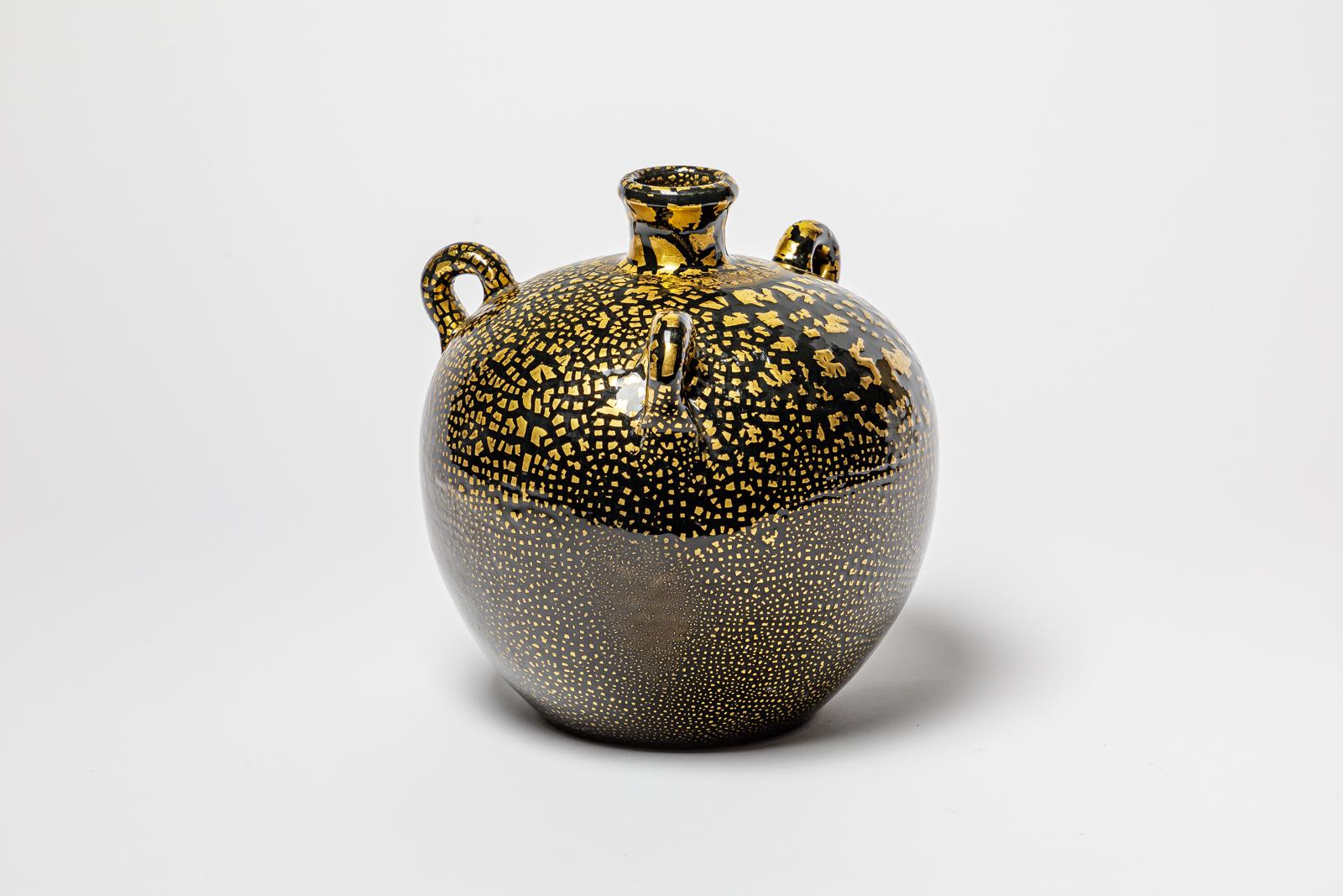Vase en céramique émaillée noir et or dans le style de Jean Besnard, vers 1950-1960 Bon état - En vente à Saint-Ouen, FR
