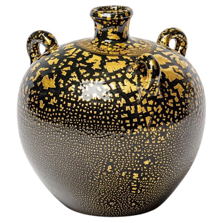 Vaso in ceramica smaltata nera e oro nello stile di Jean Besnard, circa 1950-1960 in vendita