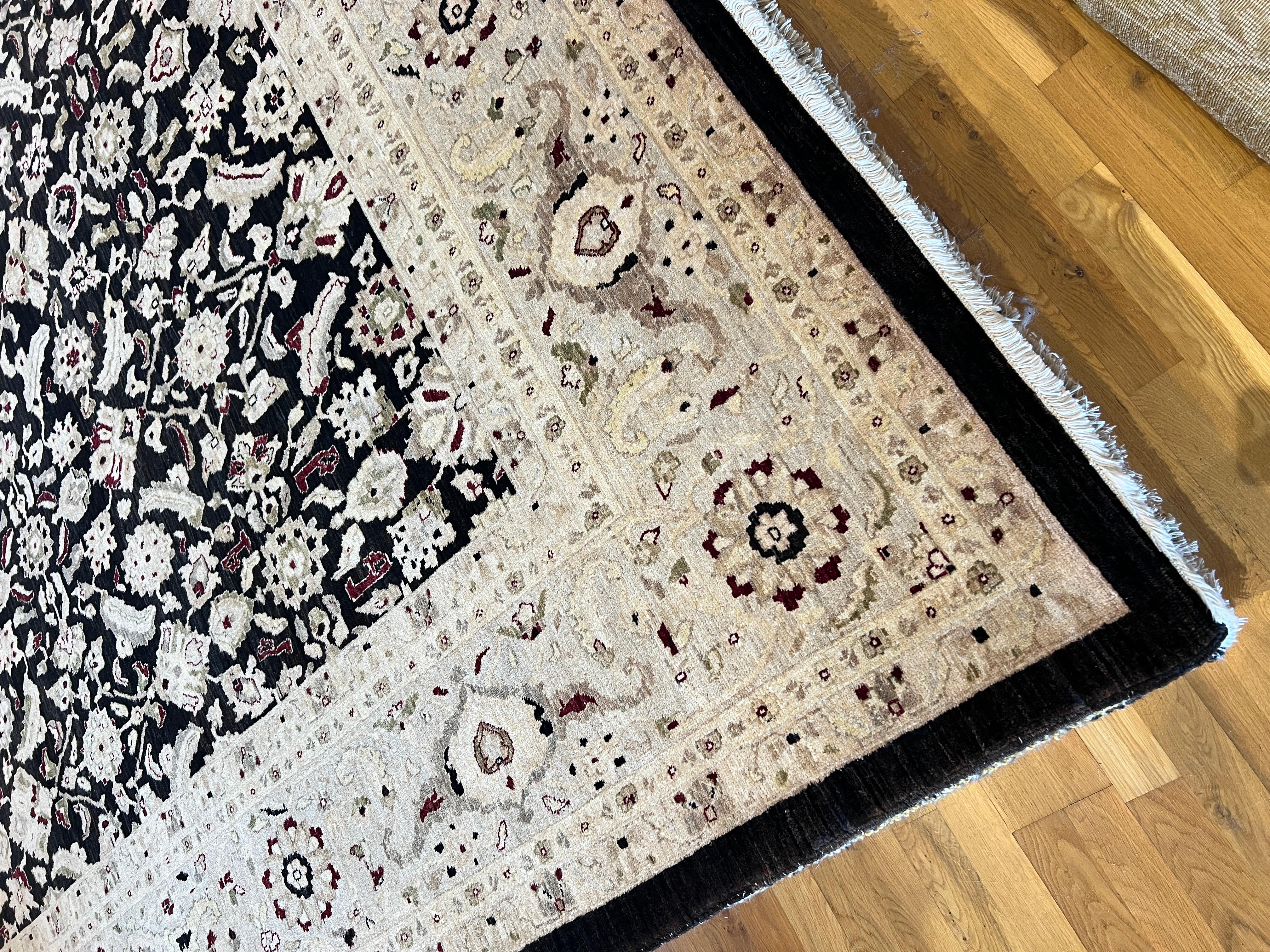 Black and Gold Intricate Floral Design Rug in 9'x12' For Sale 3