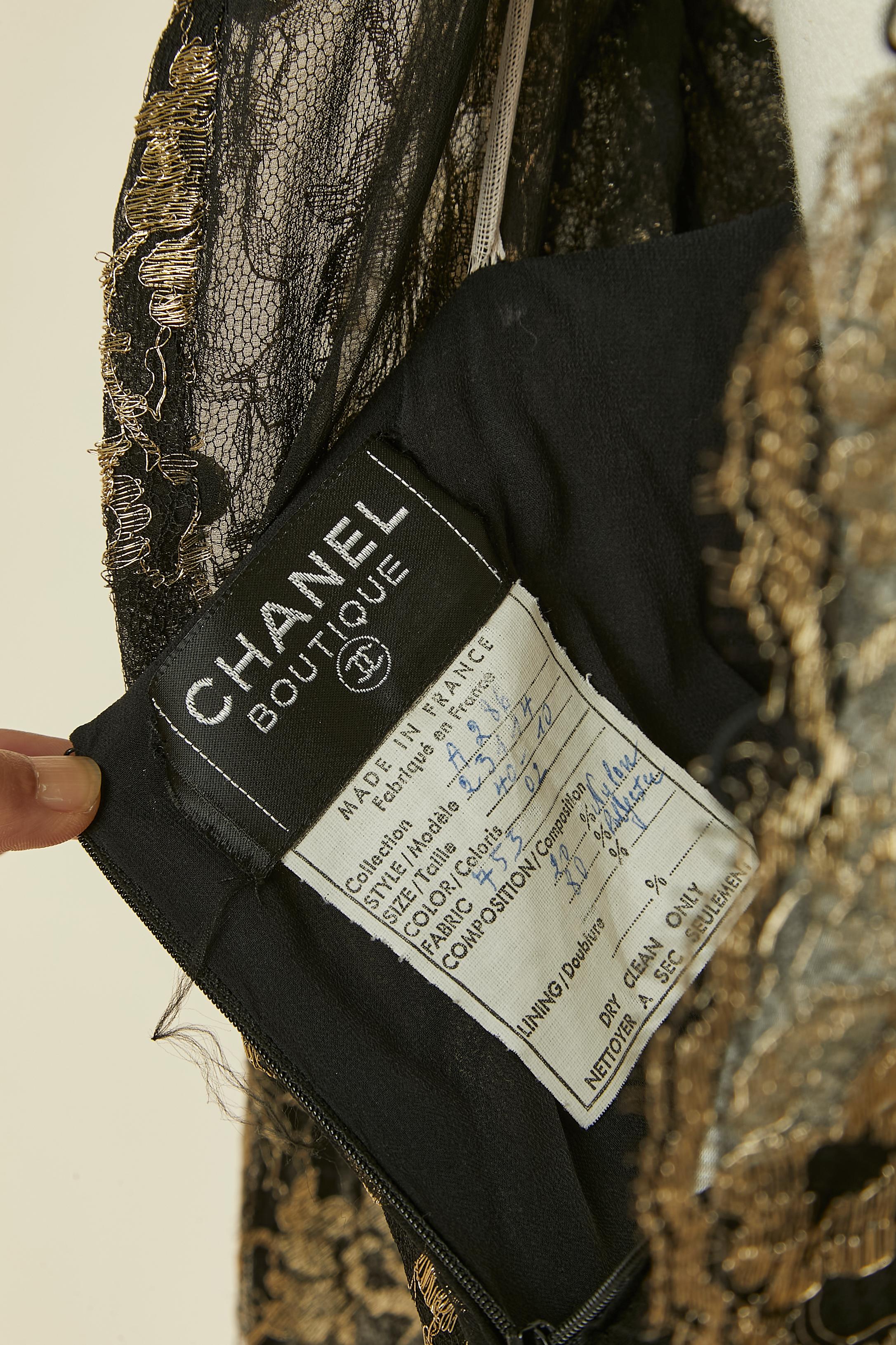 Schwarz-goldenes Spitzen-Abendkleid mit Schleppe CHANEL BOUTIQUE New im Angebot 9