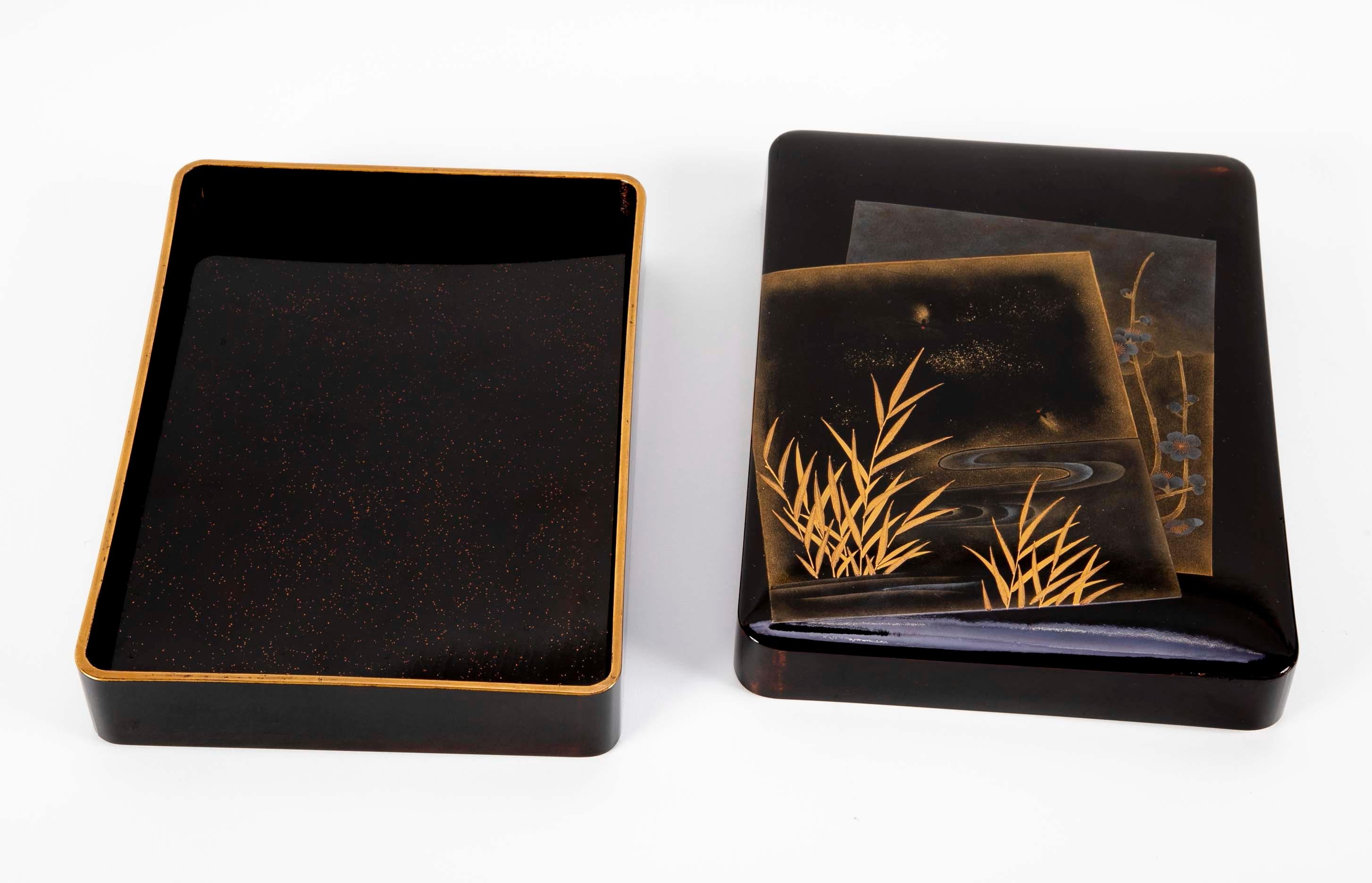 Schwarz-goldfarbene japanische Suzuribako-Schachtel aus Lack im Zustand „Gut“ im Angebot in Stamford, CT