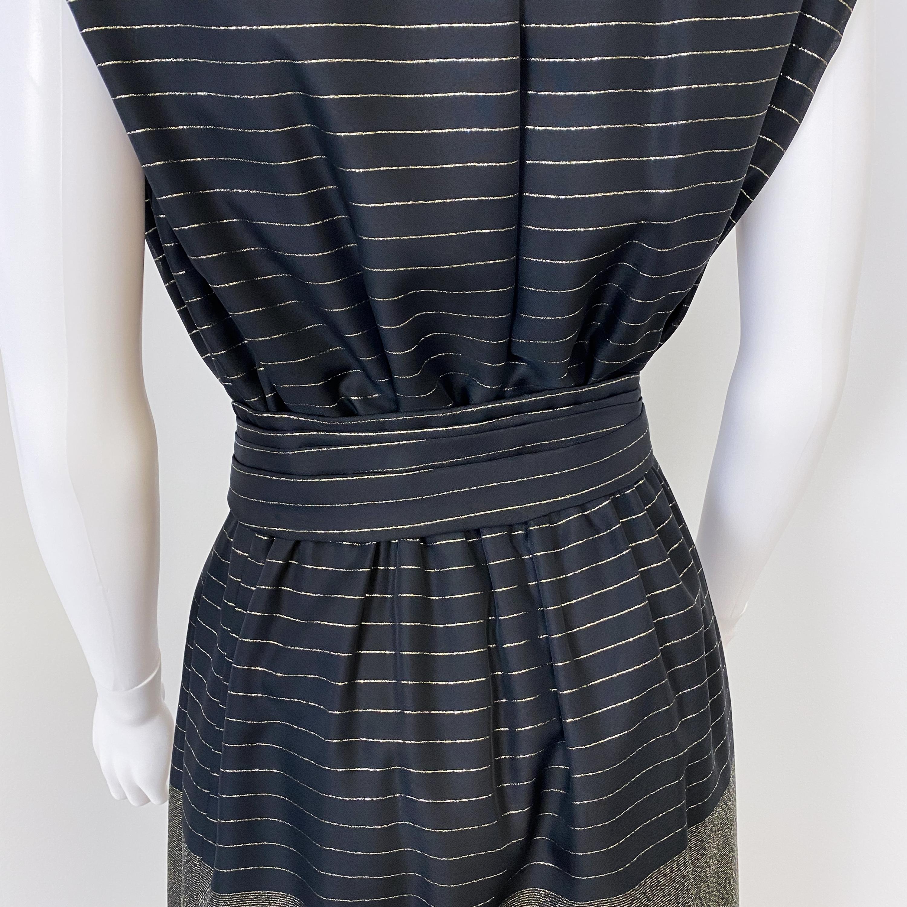 Black and Gold Lame Sleeveless Max Evening Dress Size 10 For Sale 10