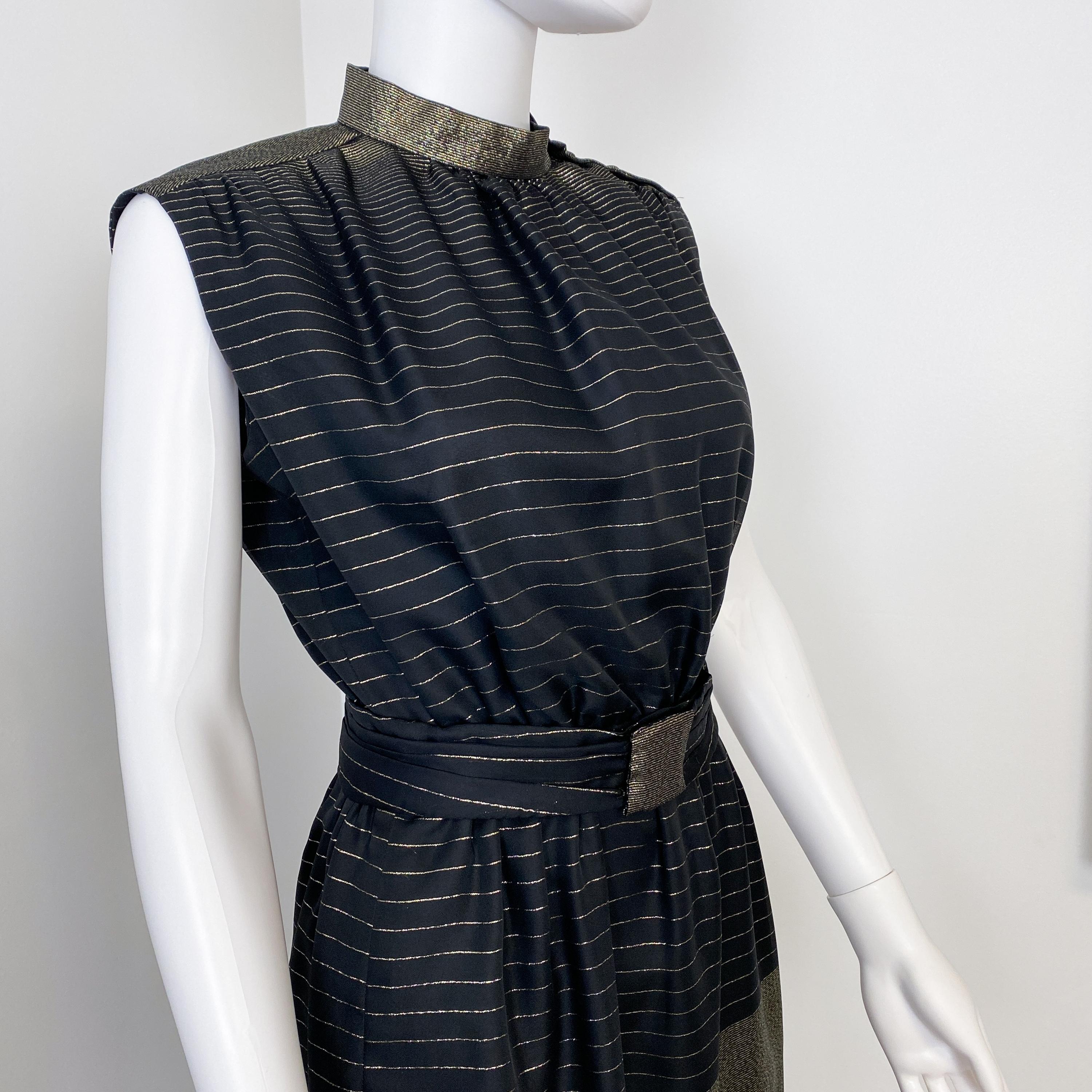 Black and Gold Lame Sleeveless Max Evening Dress Size 10 For Sale 1