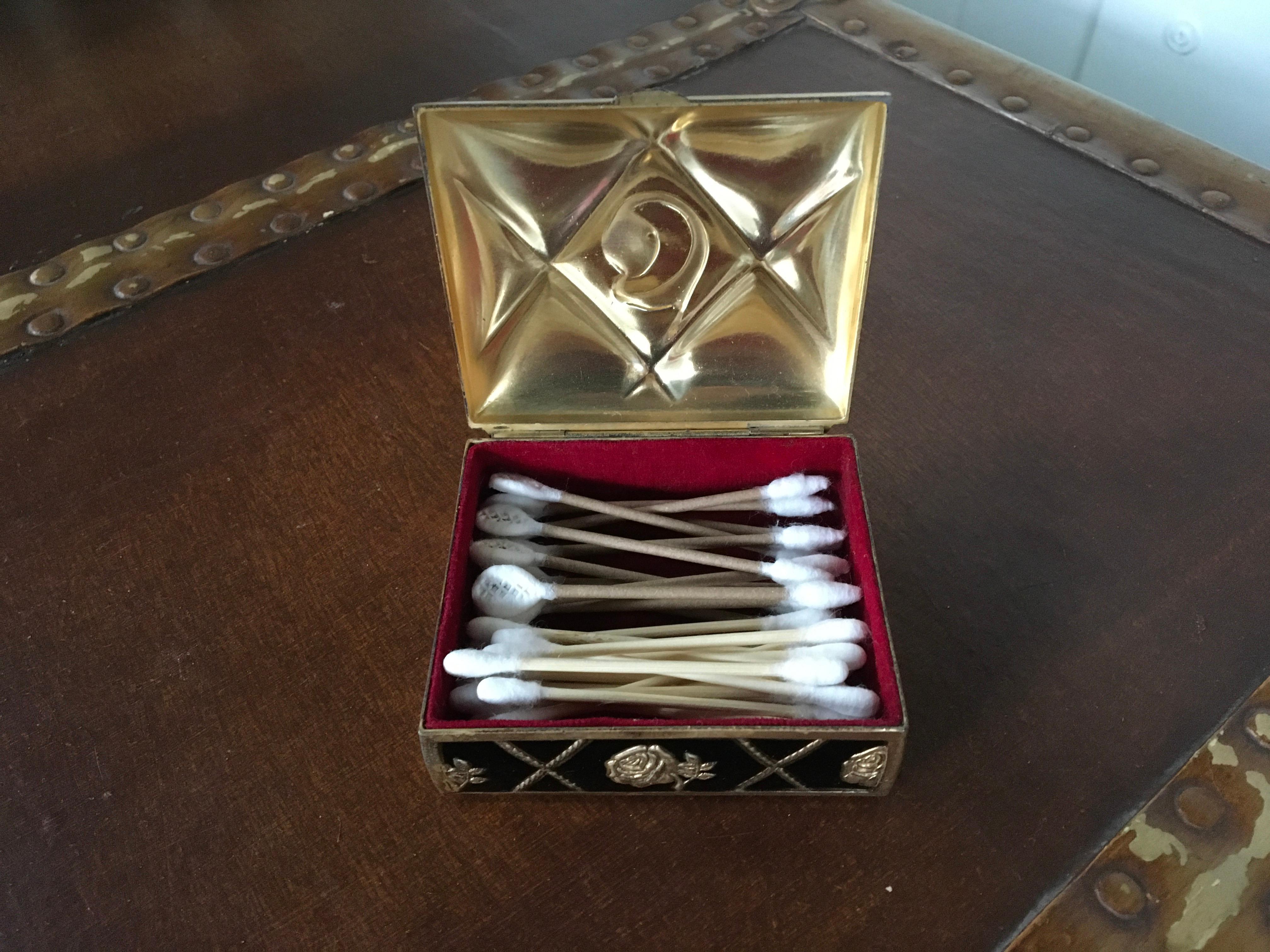 Boîte en métal noir et or avec roses pour boîte à bijoux ou boîte à bibelots  en vente 5