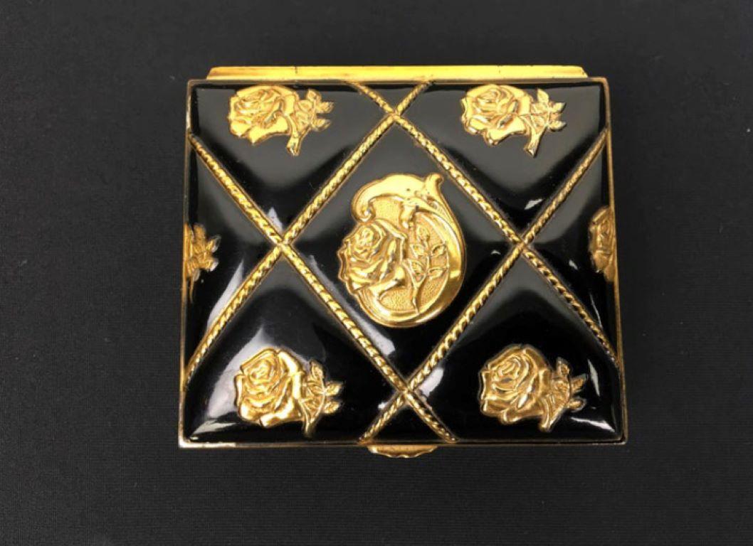 Mid-Century Modern Boîte en métal noir et or avec roses pour boîte à bijoux ou boîte à bibelots  en vente