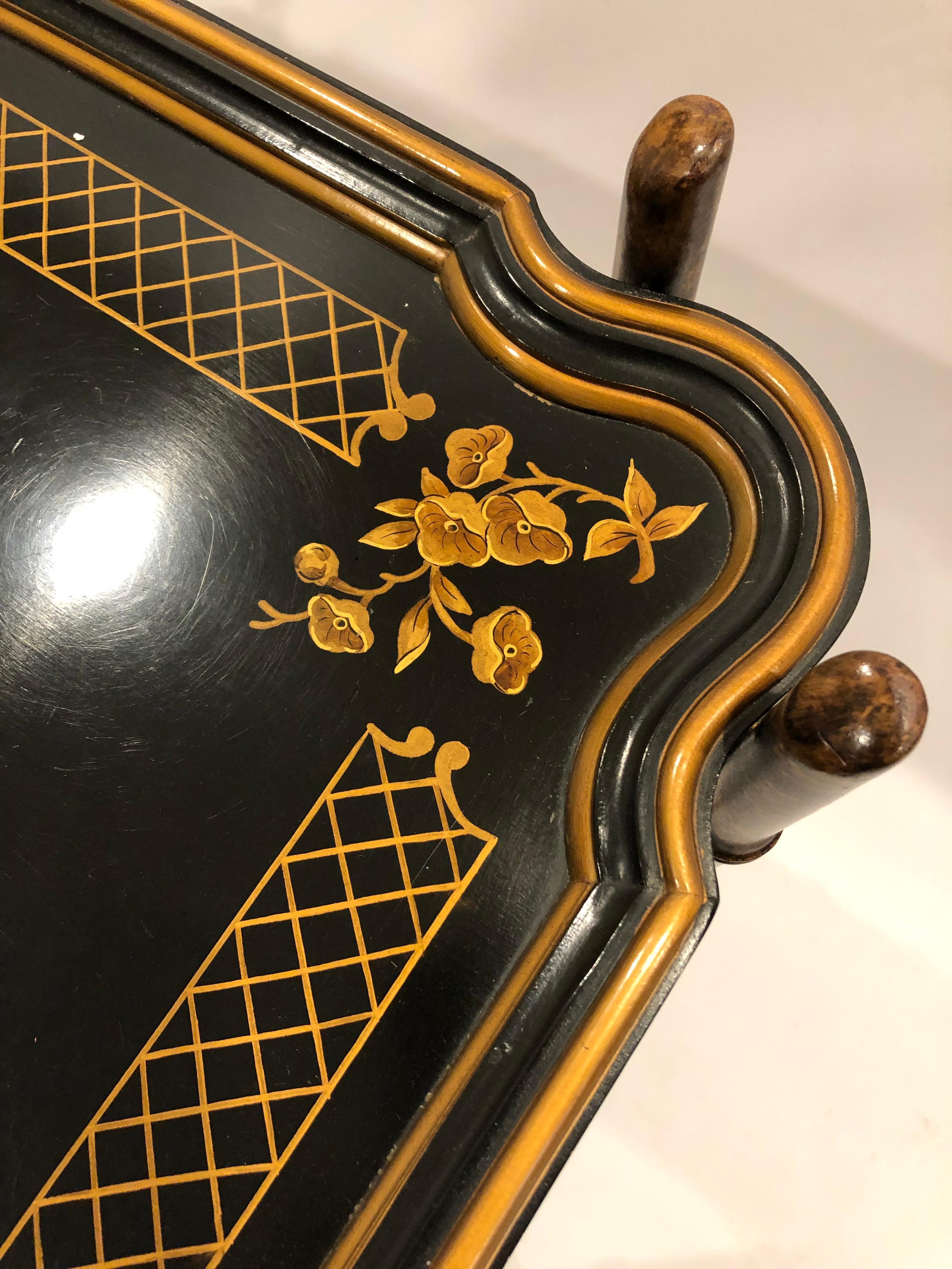Fin du 20e siècle Table basse de style Regency en bambou noir et or et plateau à plateau en vente
