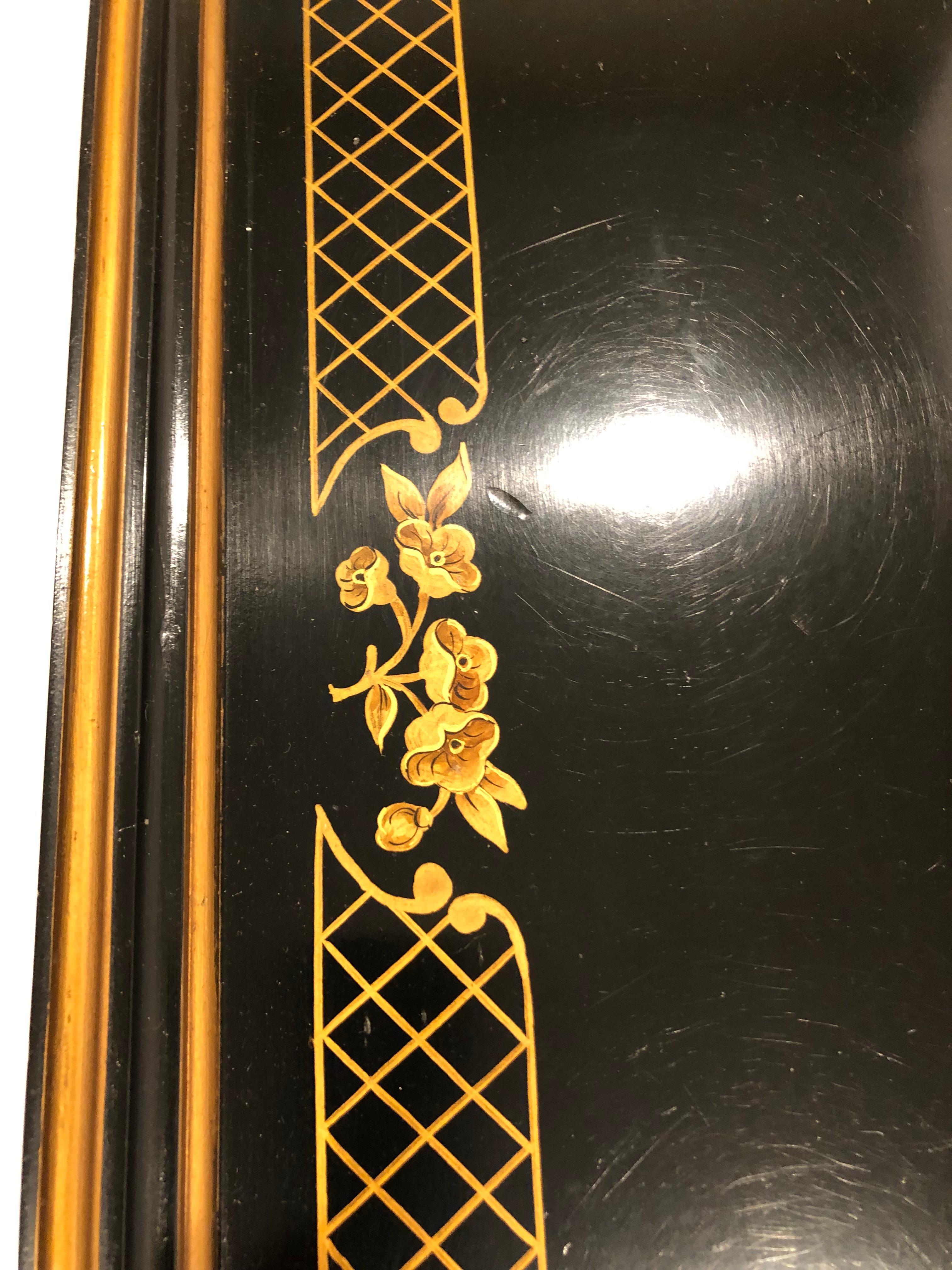 Schwarzer und goldener Couchtisch im Regency-Stil mit Bambus und Tablettplatte im Angebot 1