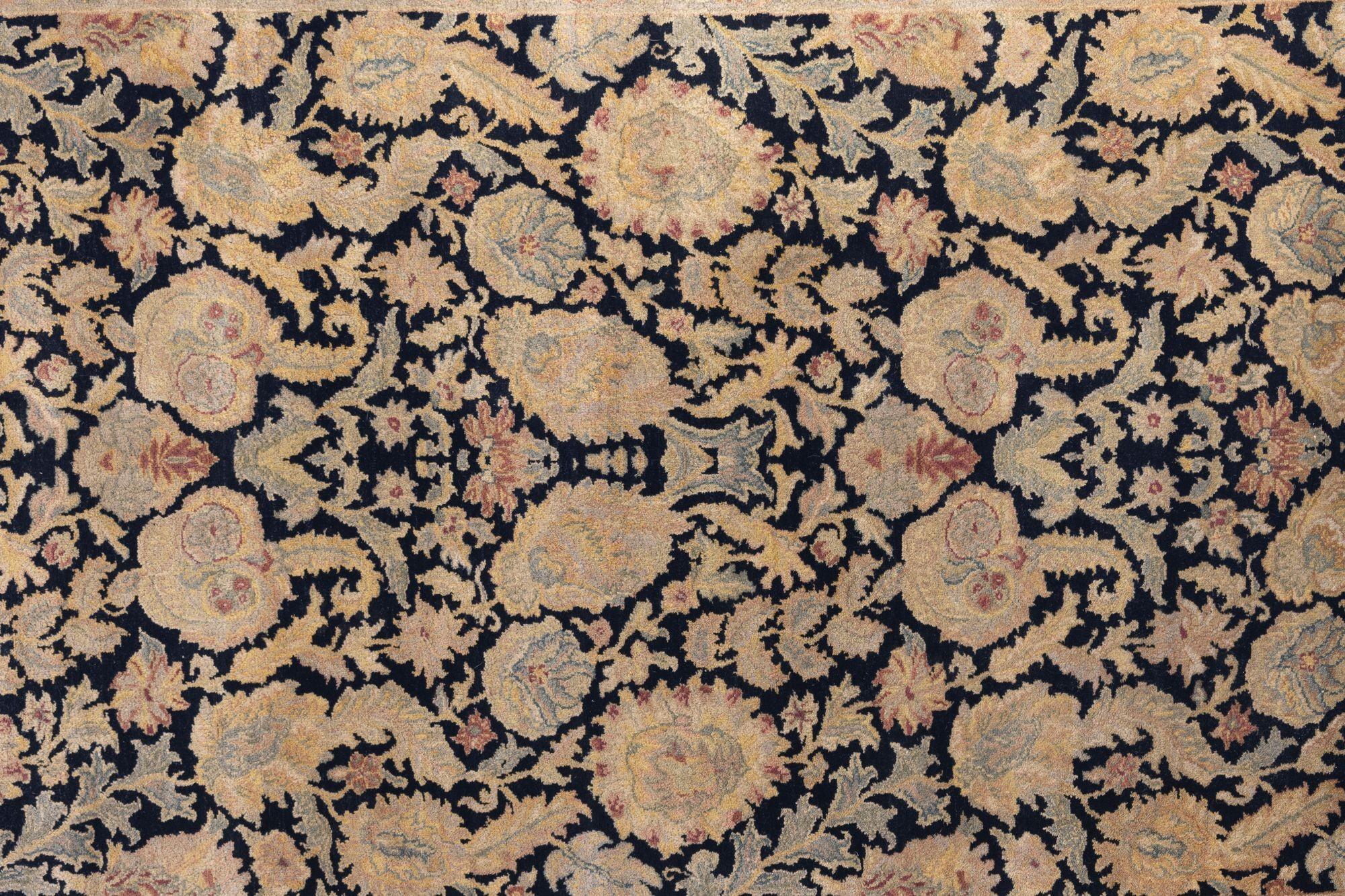 Tappeto nero e oro In condizioni buone in vendita a London, England