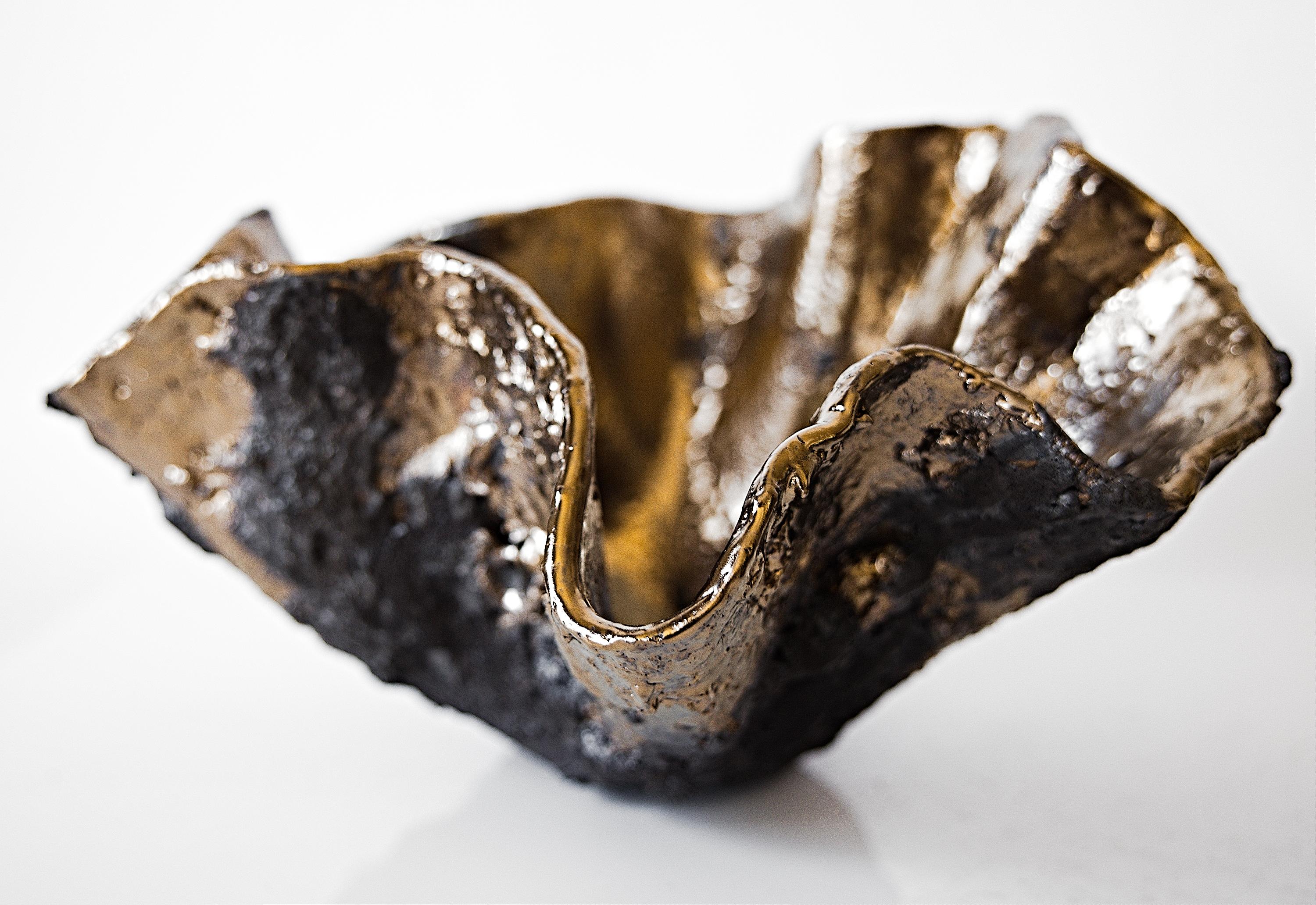 Organique Noir  Bol en céramique sculptée et dorée style libre Texture - 13