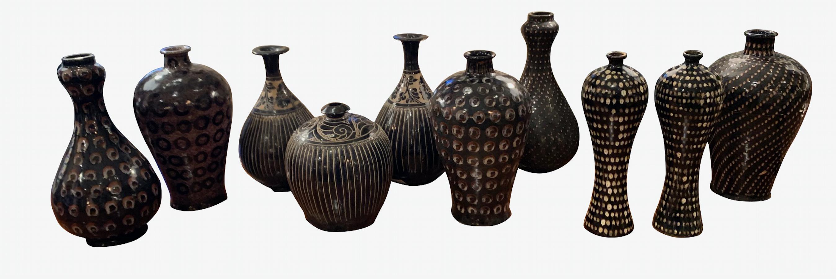 Céramique Vase à rayures noires et dorées, Chine, contemporain en vente