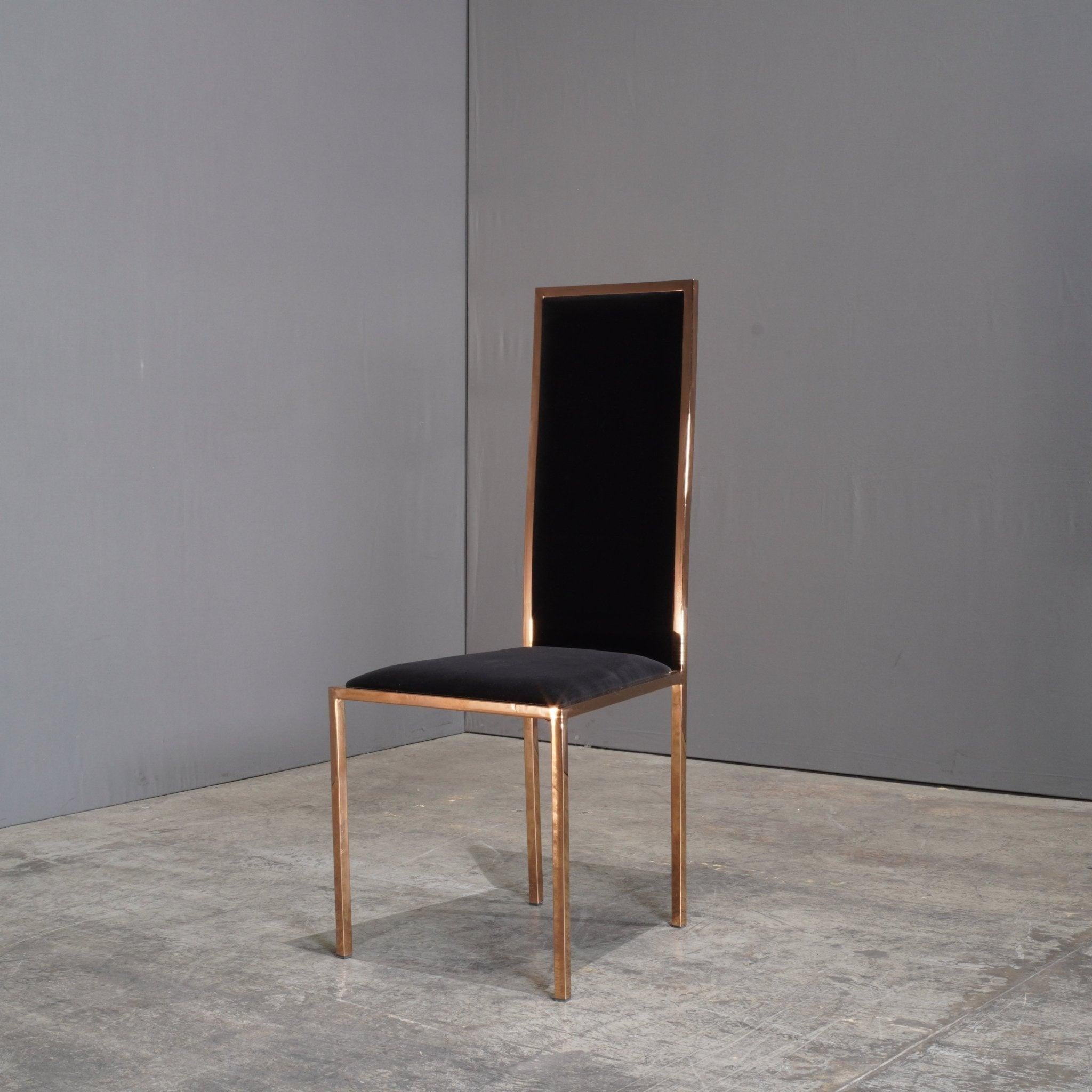 The Black and Gold Velvet Kesterport Dining Chair is a striking embodiment of modern elegance. Featuring a luxurious black velvet seat and high backrest, this dining chair is framed in a sleek gold metal that adds a bold yet sophisticated touch. The