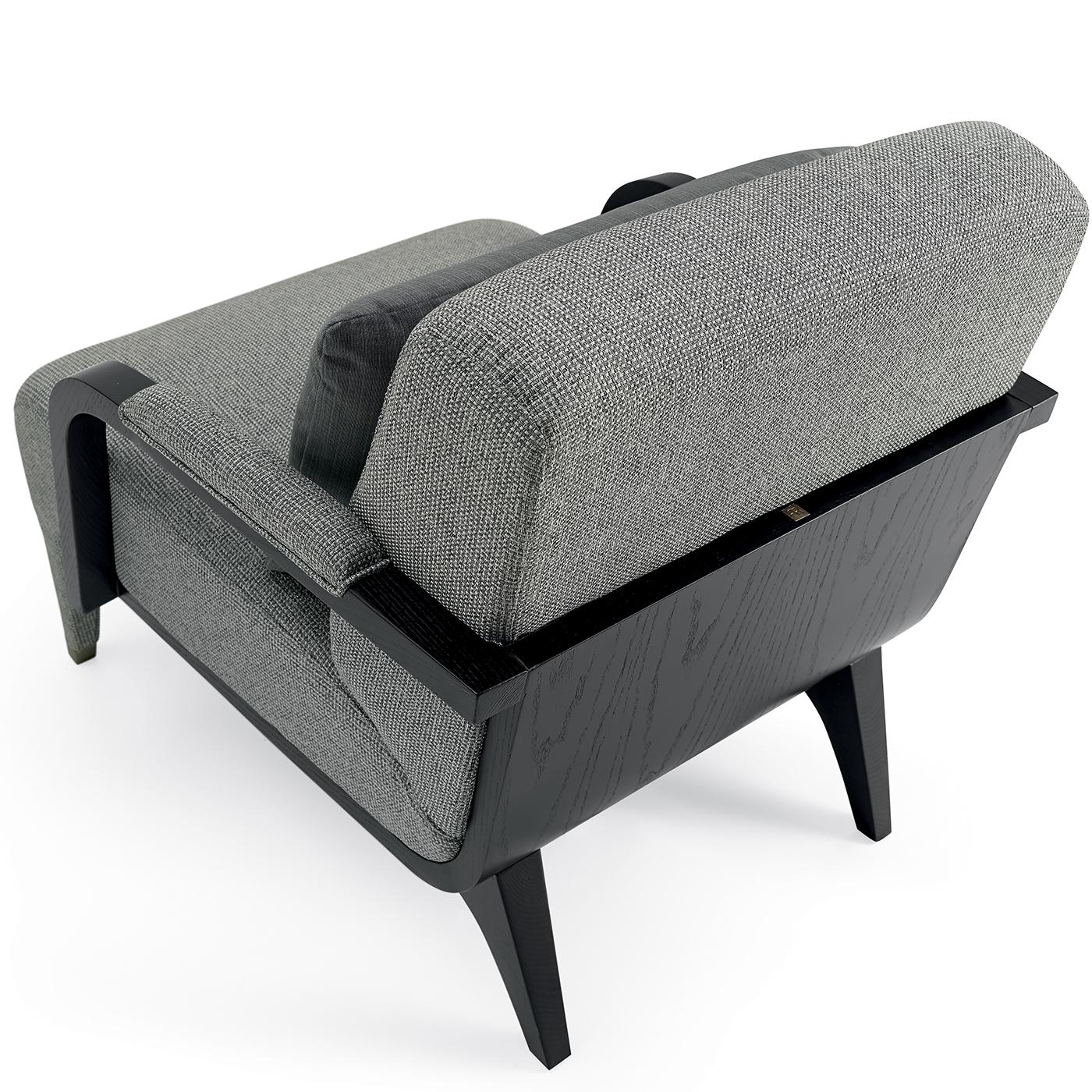 Black and Gray Armchair In New Condition In Milan, IT