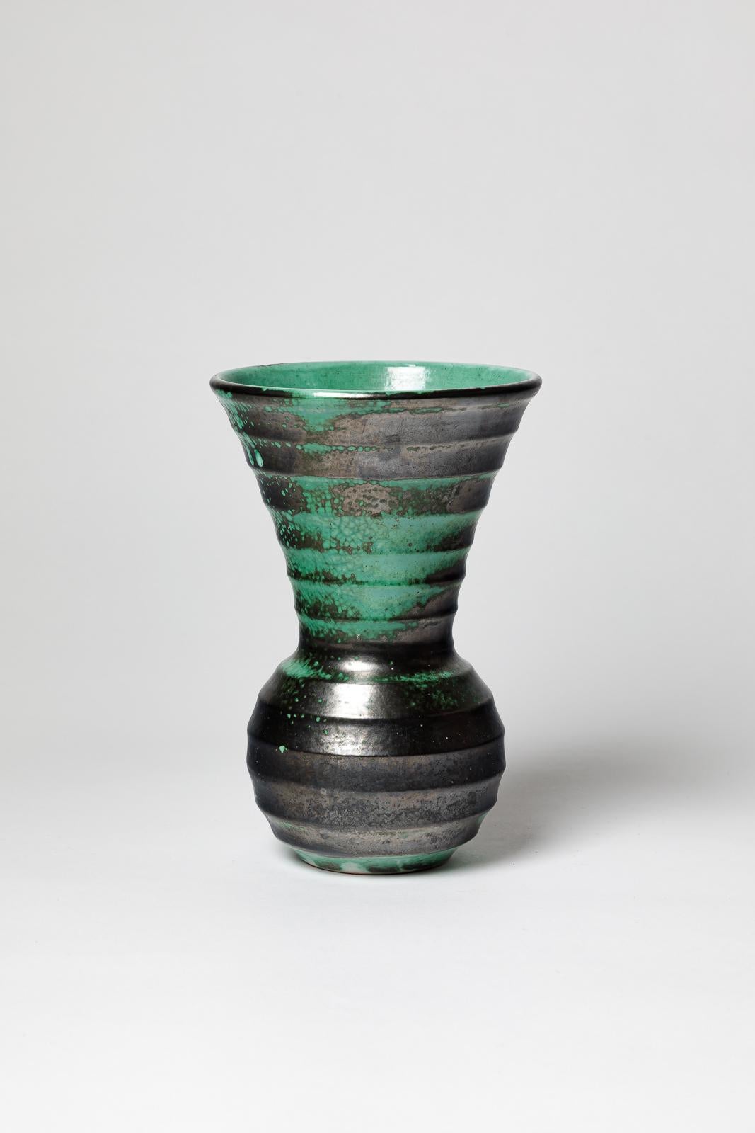 Primavera - CAB

Art deco 20th century design ceramic vase by Primavera 

black and green ceramic glazes colors

Art deco ceramic form 

Signed under the base and numeroted

Original perfect condition

Height 23 cm
Large 16 cm