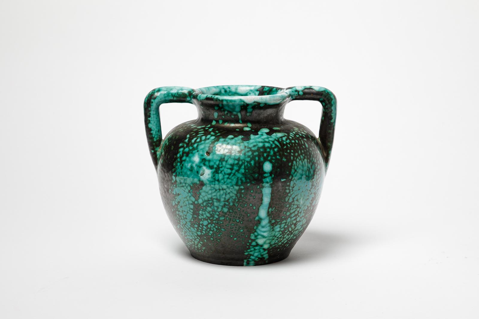 Primavera - CAB 

vaso in ceramica art déco nero e verde di CAB 

originale in perfette condizioni

Firmato sotto la base

Altezza 17 cm
Grande 20 cm
Profondità 16