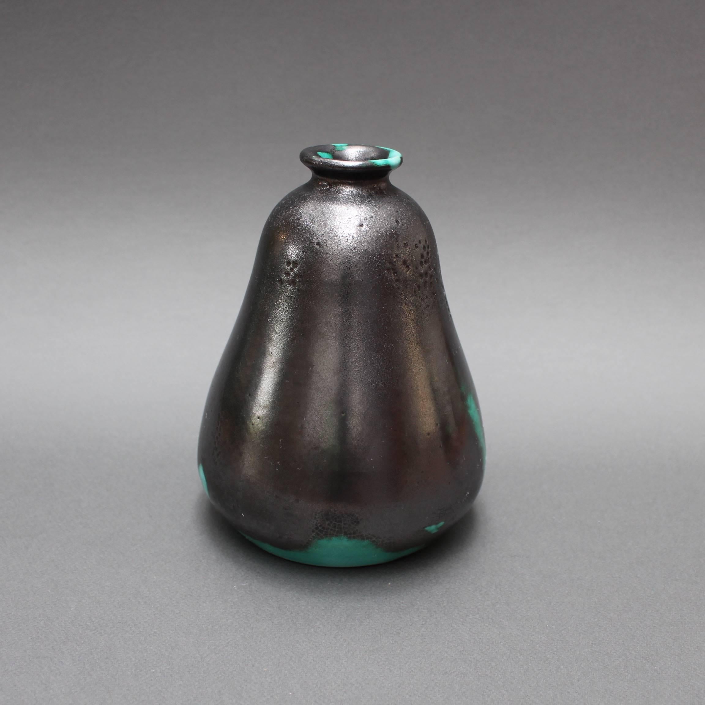 Art déco Vase en céramique noire et verte par Primavera, vers les années 1930 en vente