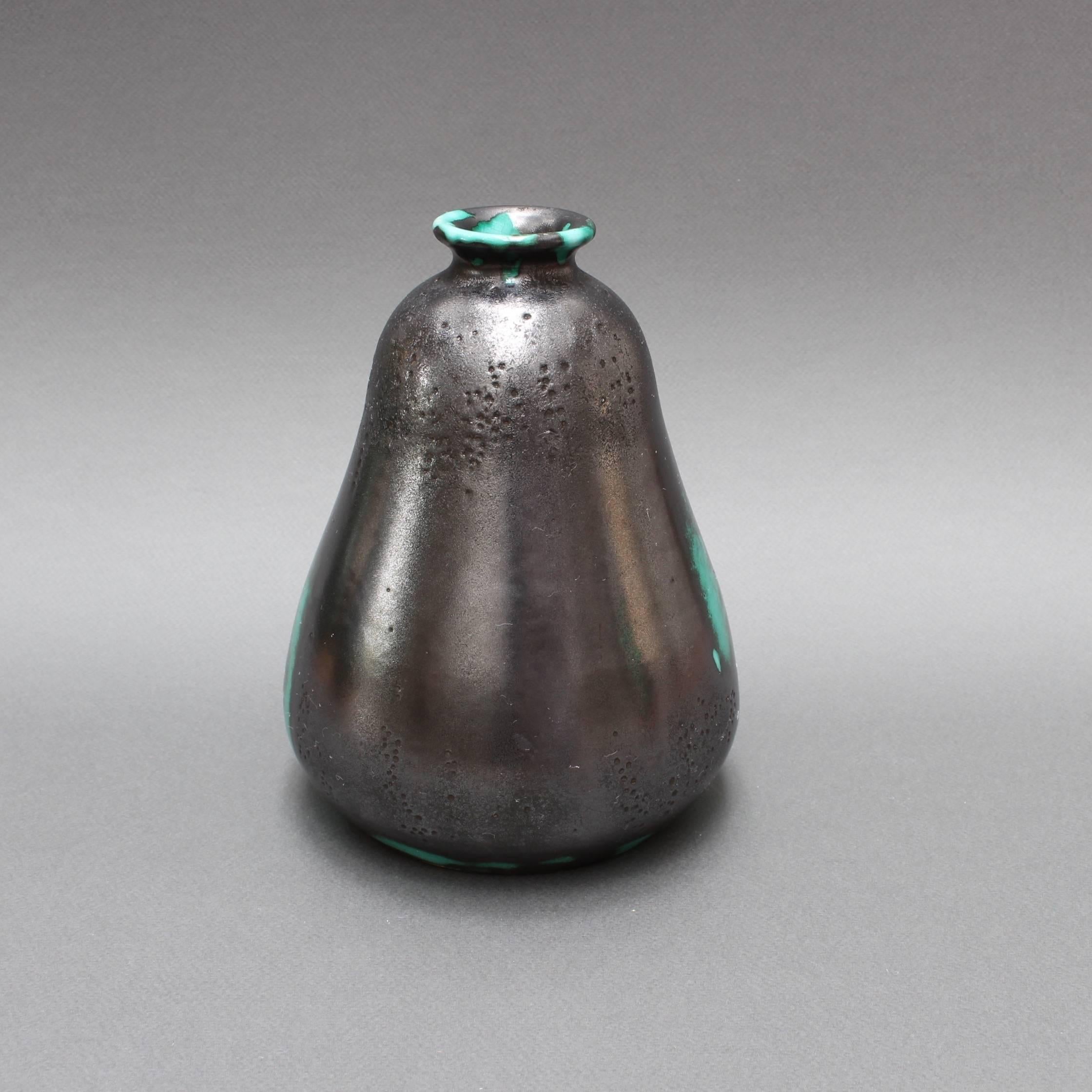 Vase en céramique noire et verte par Primavera, vers les années 1930 Bon état - En vente à London, GB