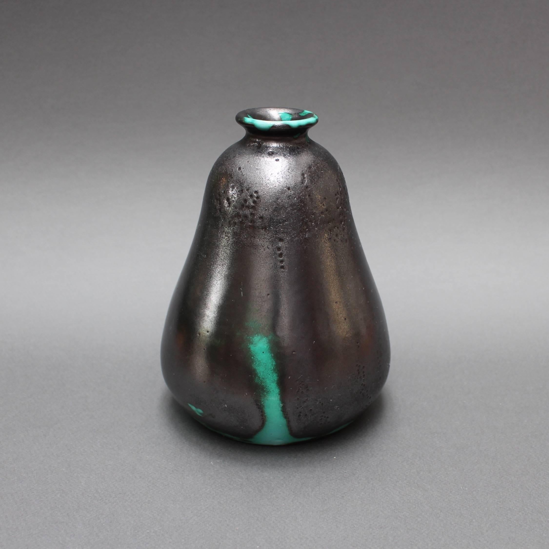 Milieu du XXe siècle Vase en céramique noire et verte par Primavera, vers les années 1930 en vente