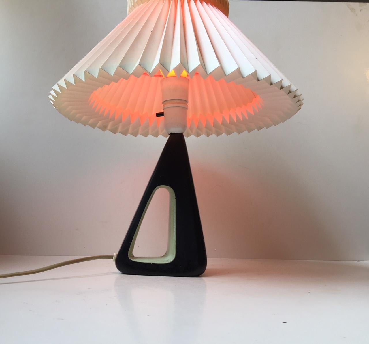 - Modernist aluminium lamp
- Made by Brown Evans and Co. - BECO in Australia
- From the 1950s
- Aluminum corpus
- Black and light green contrasting colors (original)
- Sculptural design
- Features a pin on/off switch
- Imprinted BECO on