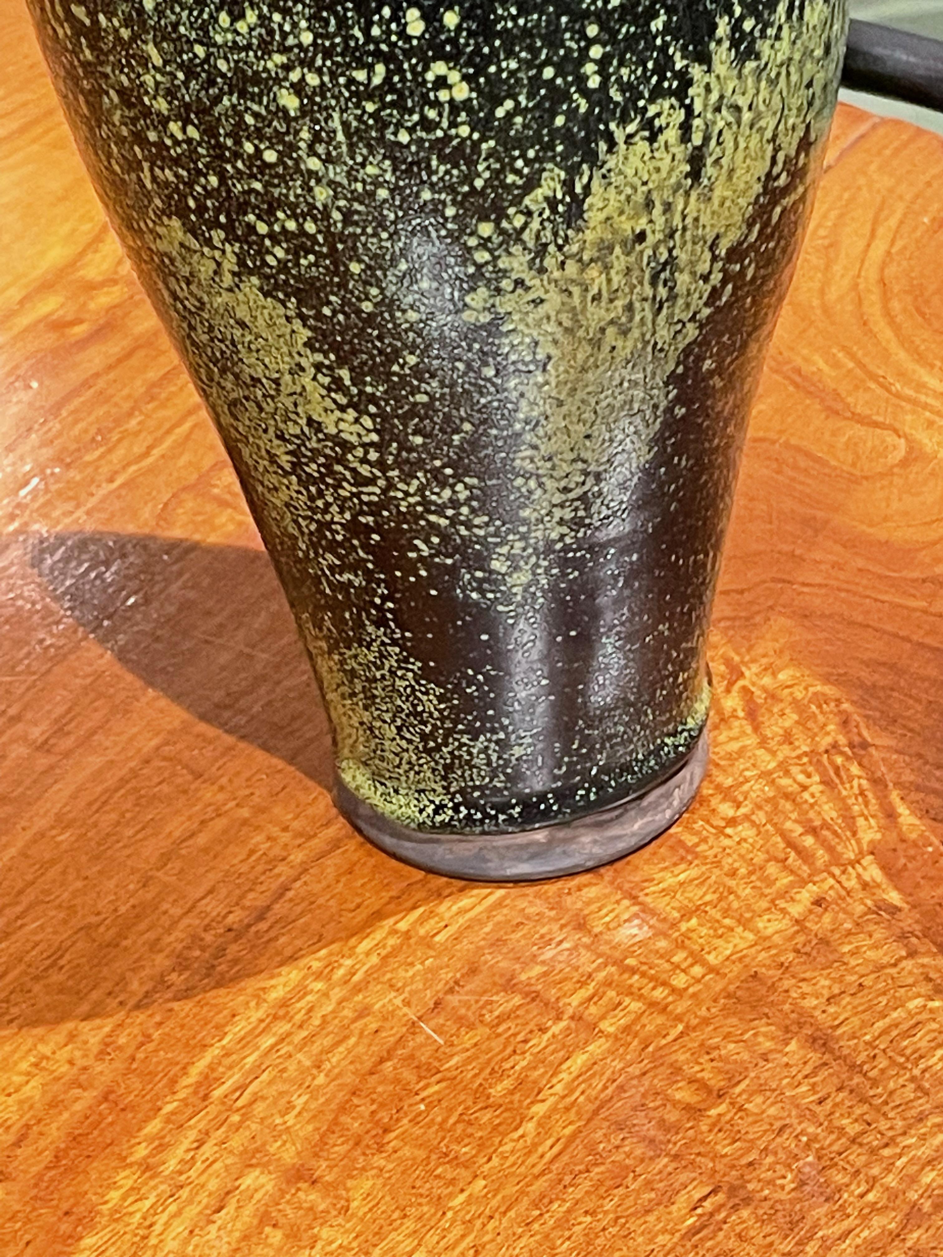Black and Green Speckled Vase with Two Small Handles, China, Contemporary In New Condition For Sale In New York, NY
