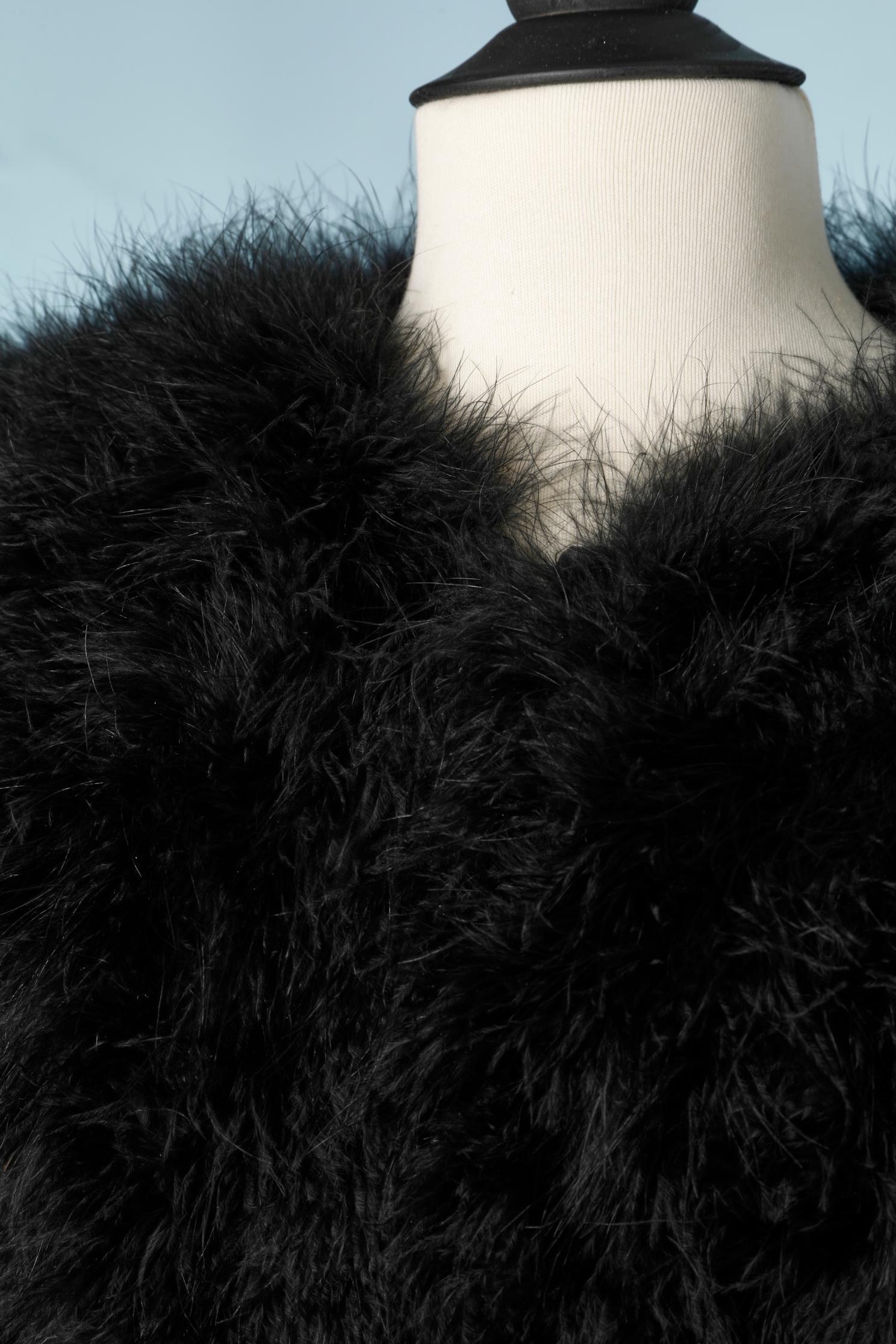 Veste à plumes de marabout noires et grises bord à bord  Pour femmes en vente