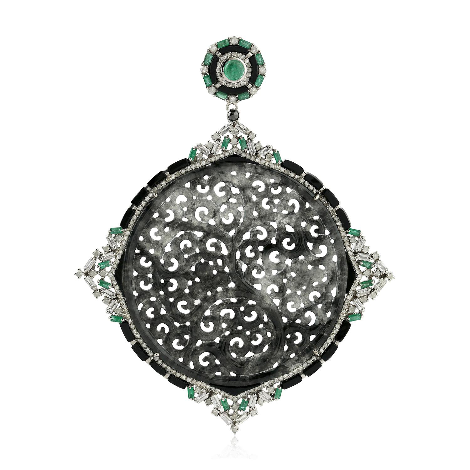 Ciondolo di giada intagliata nera e grigia con diamante, smeraldo e onice nera In condizioni Nuovo in vendita a New York, NY
