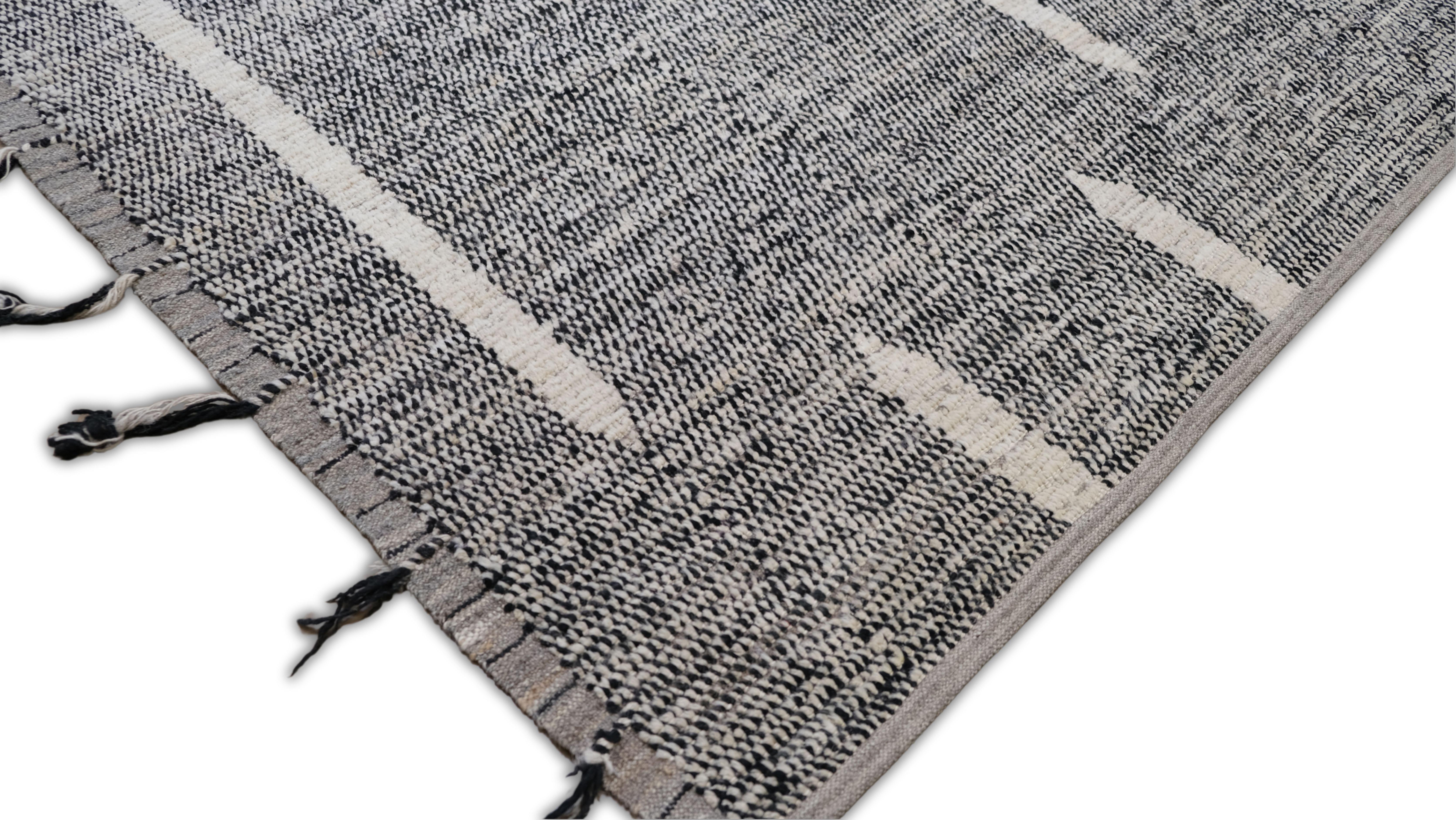 Tappeto in lana nero e avorio dal design geometrico tribale moderno 10'5''x13'8'' In condizioni Nuovo in vendita a Torrance, CA