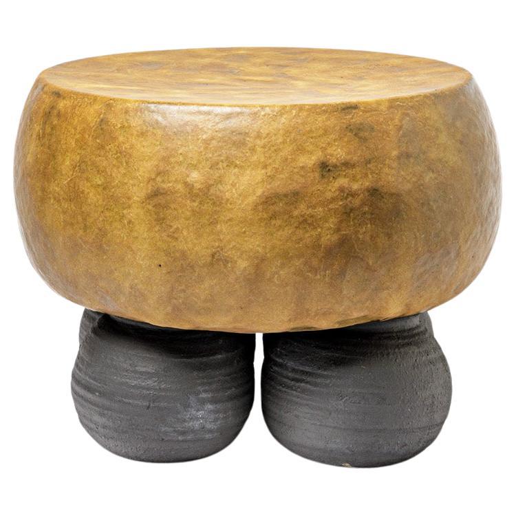 Tabouret ou table basse en céramique émaillée noire et moutarde de Mia Jensen, 2023