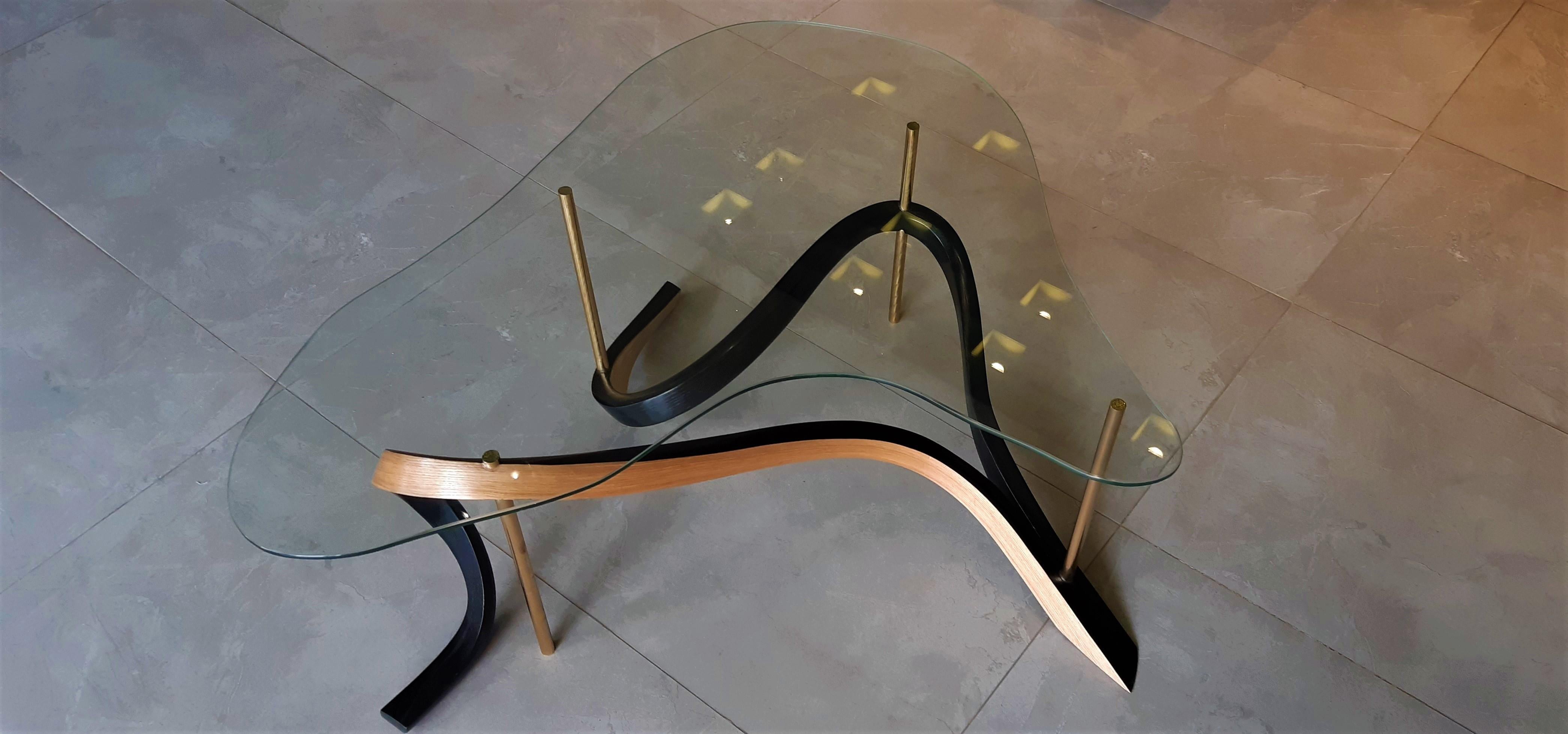 The Table B4 is a minimal bentwood design which has been used to hold the brass rods together which raise the top in place. The piece has been given an ebonised and natural finish to strike a contrast in the piece. The sides finished in a natural