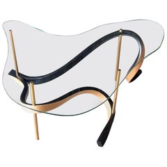 Tavolo B4 - Serie Vrksa di Raka Studio in bengala nero e naturale con ottone