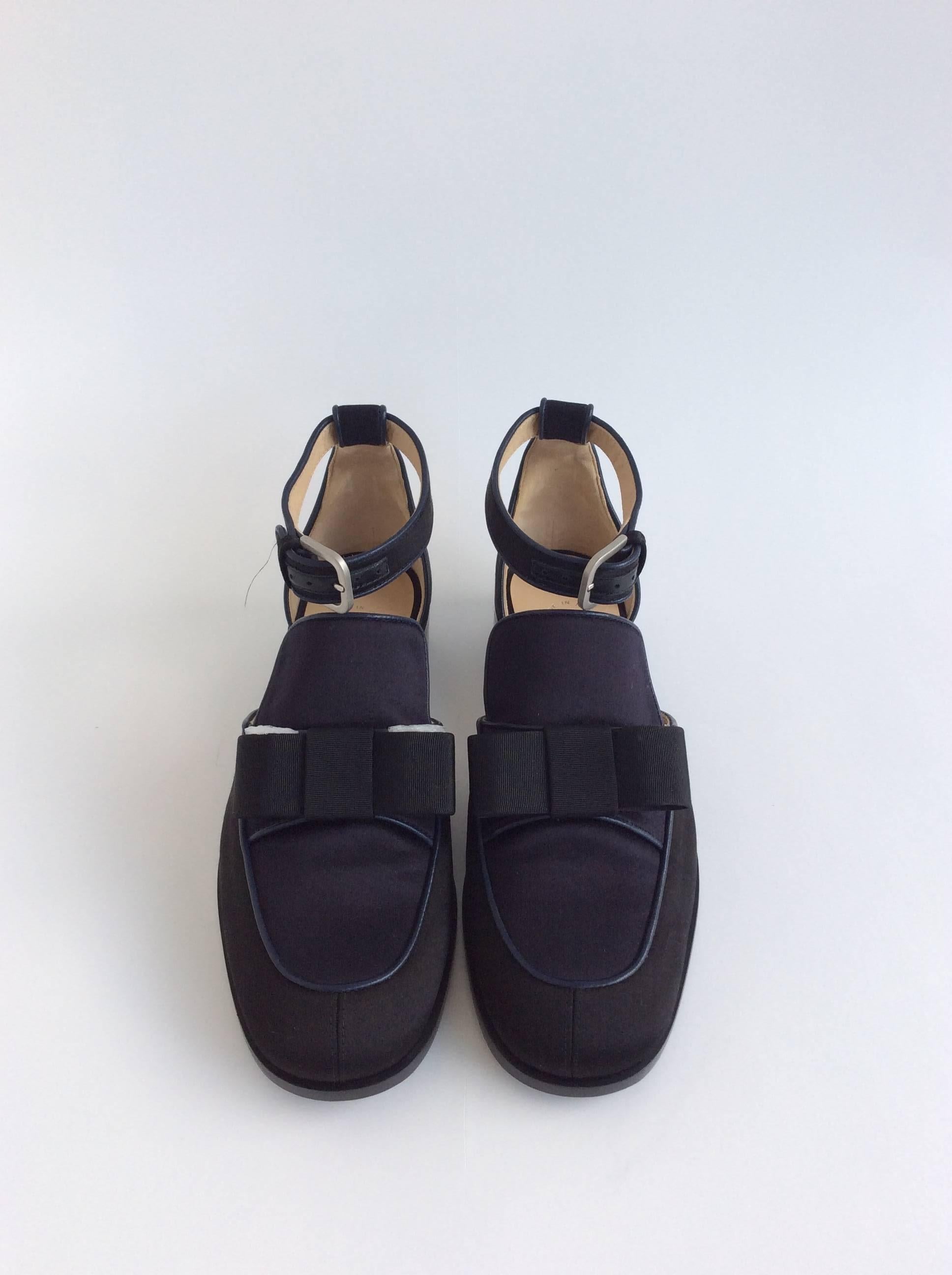 Chanel Black and Navy Satin Sandals With Grosgrain Bows In New Condition In San Francisco, CA