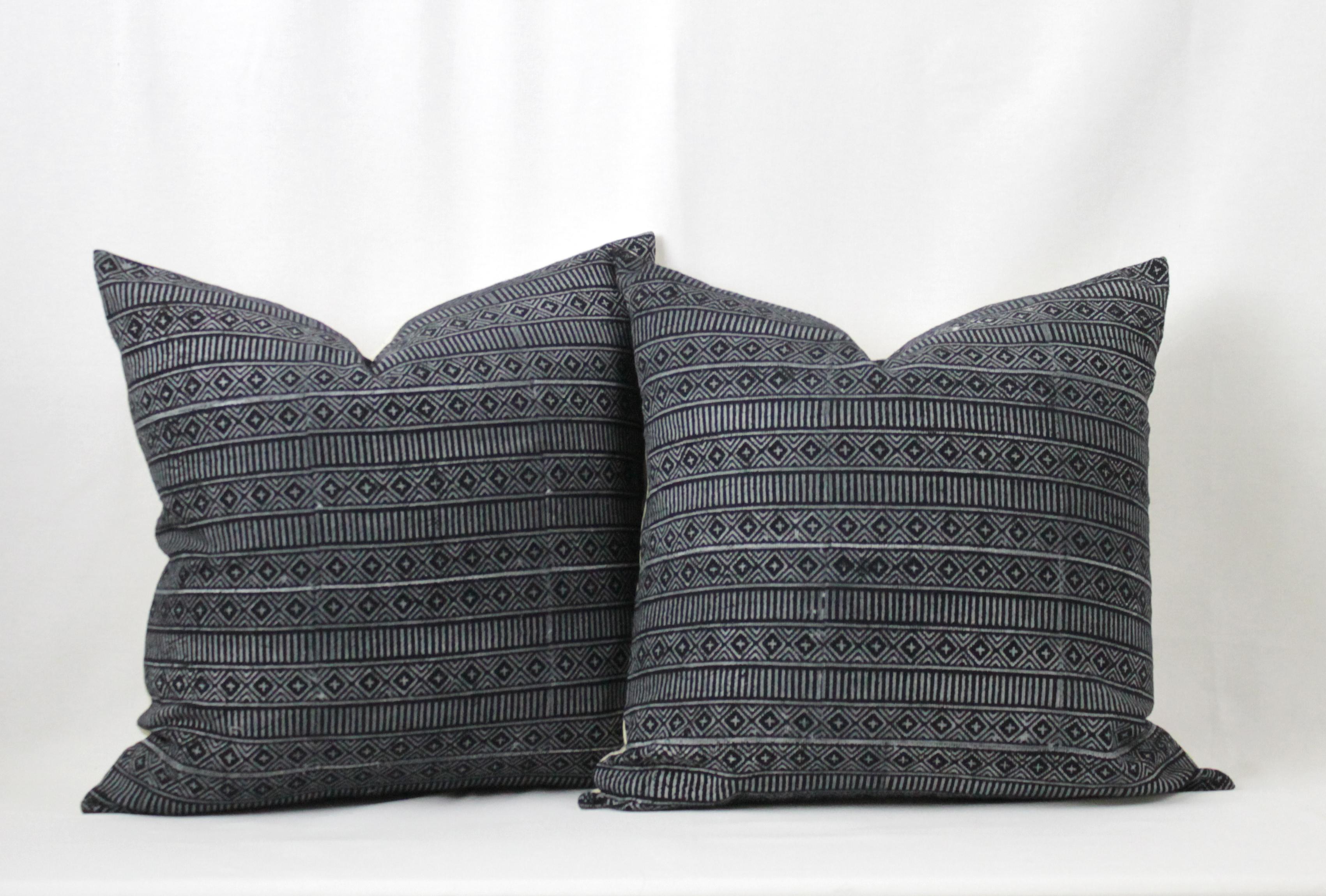 Black and white geometric reproduction style pillow, with zipper closure. Back is in linen, finished with overlocked edges. Main colors are black and white. Does not include insert. Measures 21