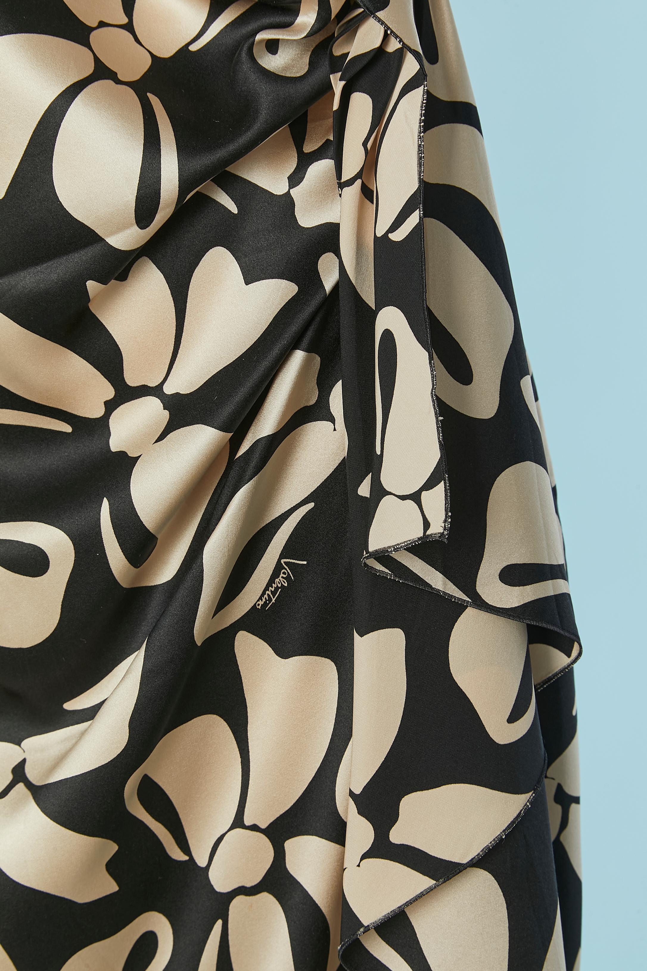 Black and off-white silk cocktail dress with bow print VALENTINO In Excellent Condition For Sale In Saint-Ouen-Sur-Seine, FR