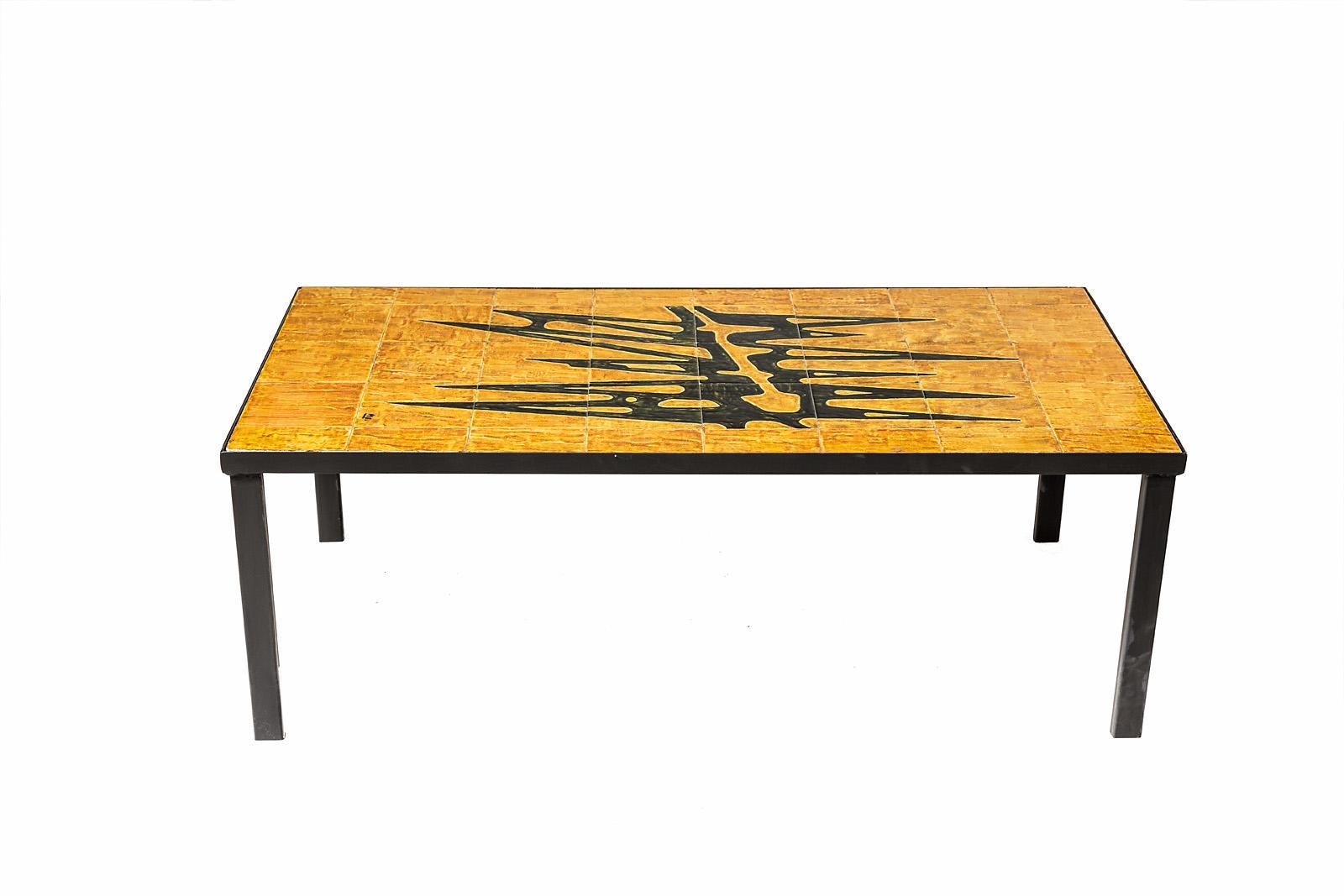 Michalinka Stuart

Elegant large and low mid-20th century ceramic coffee table.

Beautiful black and yellow abstract drawing by the artist.

Signed and realized, circa 1970.

Black metal feet table.

Beautiful ceramic glaze