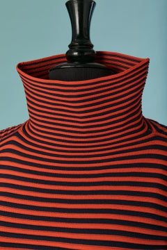 Schwarz und orange gestreifter Pullover ISSEY MIYAKE