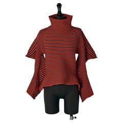 Schwarz und orange gestreifter Pullover ISSEY MIYAKE