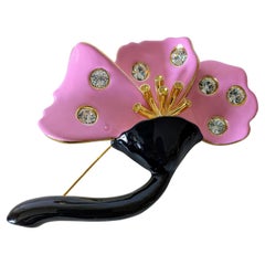 Schwarze und rosa Blume   Brooche in Emaillefarbe und vergoldeter Ausführung