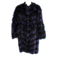 Manteau en plumes noires et violettes Chantal Thomass 