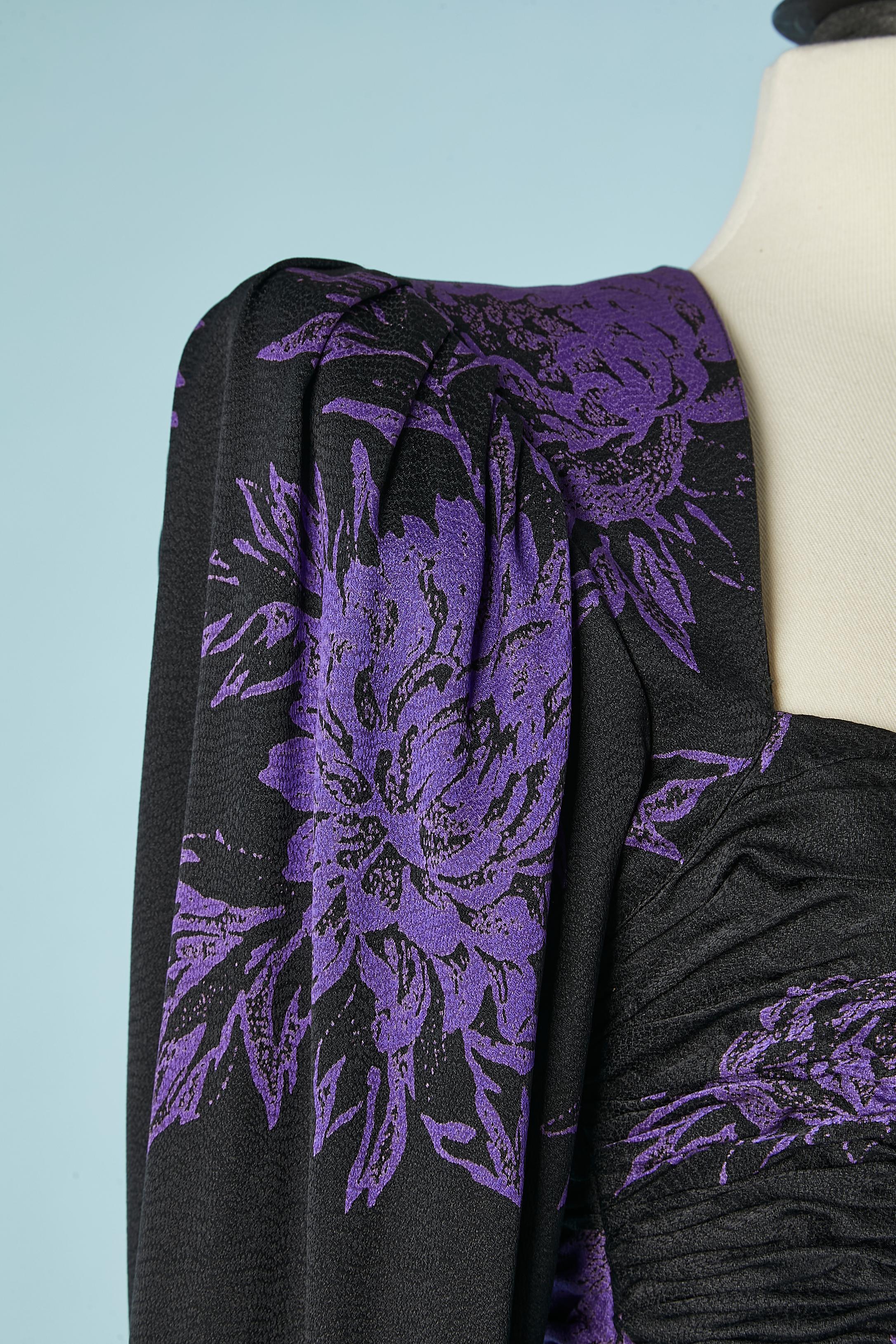 Robe de cocktail drapée en jacquard de soie noir et violet Ungaro Parallèle Circa 1980 Pour femmes en vente