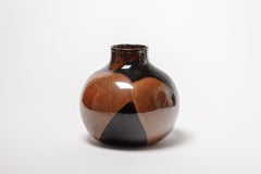 black and red abstract ceramic vase by ATOI 21th century design pottery 19 cm