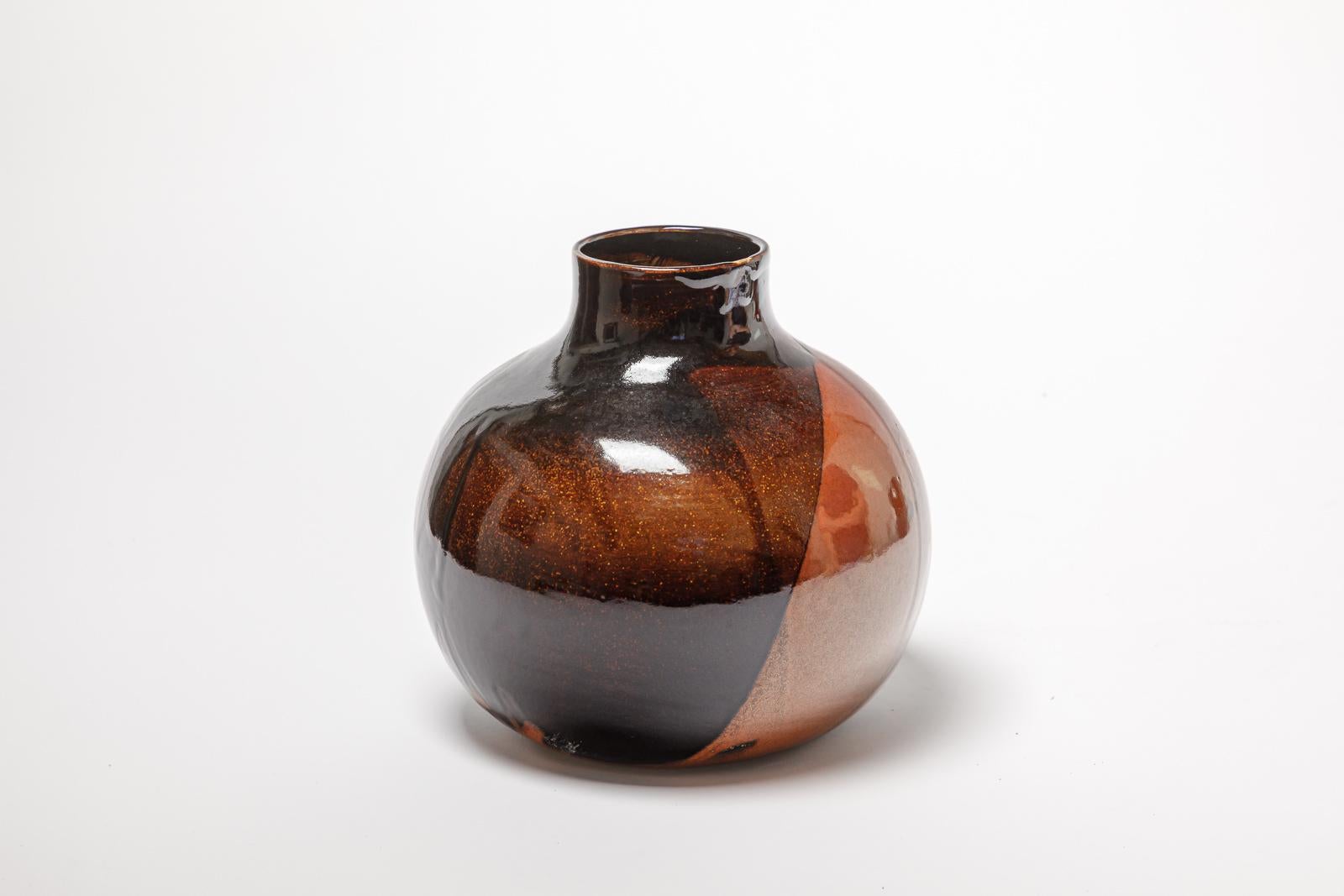 Francese vaso astratto in ceramica nera e rossa di ATOI, ceramica di design del 21° secolo, 19 cm in vendita