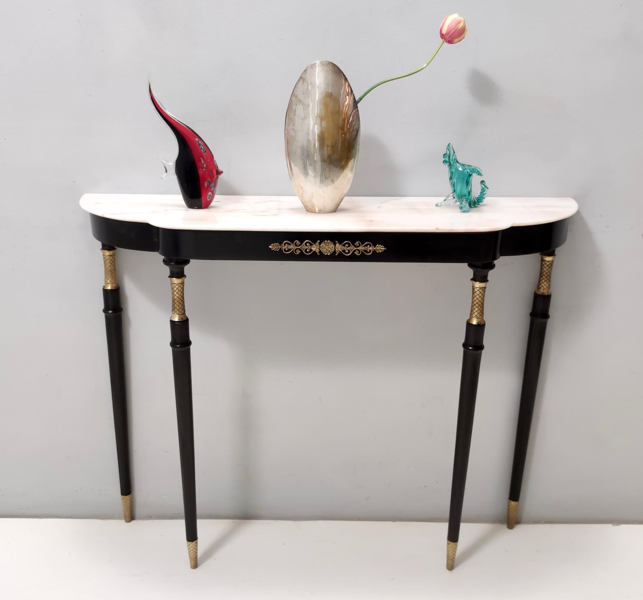 Murano, Italia, década de 1980. 
Este pez está hecho en cristal de Murano sommerso soplado a mano con murrañas.
Se trata de una pieza de época, por lo que puede mostrar ligeras huellas de uso, pero puede considerarse en perfecto estado original y
