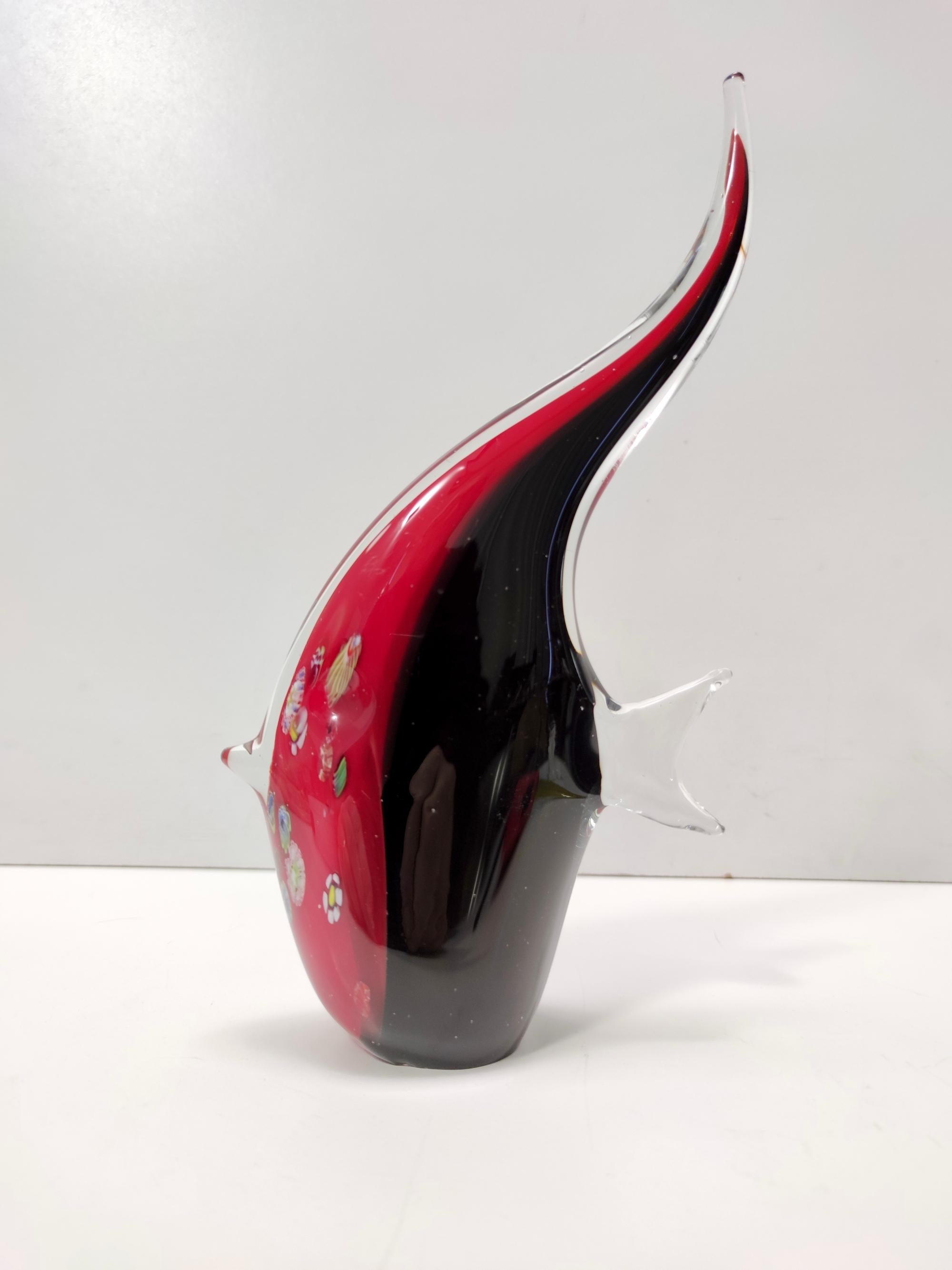 Figura decorativa pez de cristal de Murano soplado negro y rojo, Italia finales del siglo XX en venta