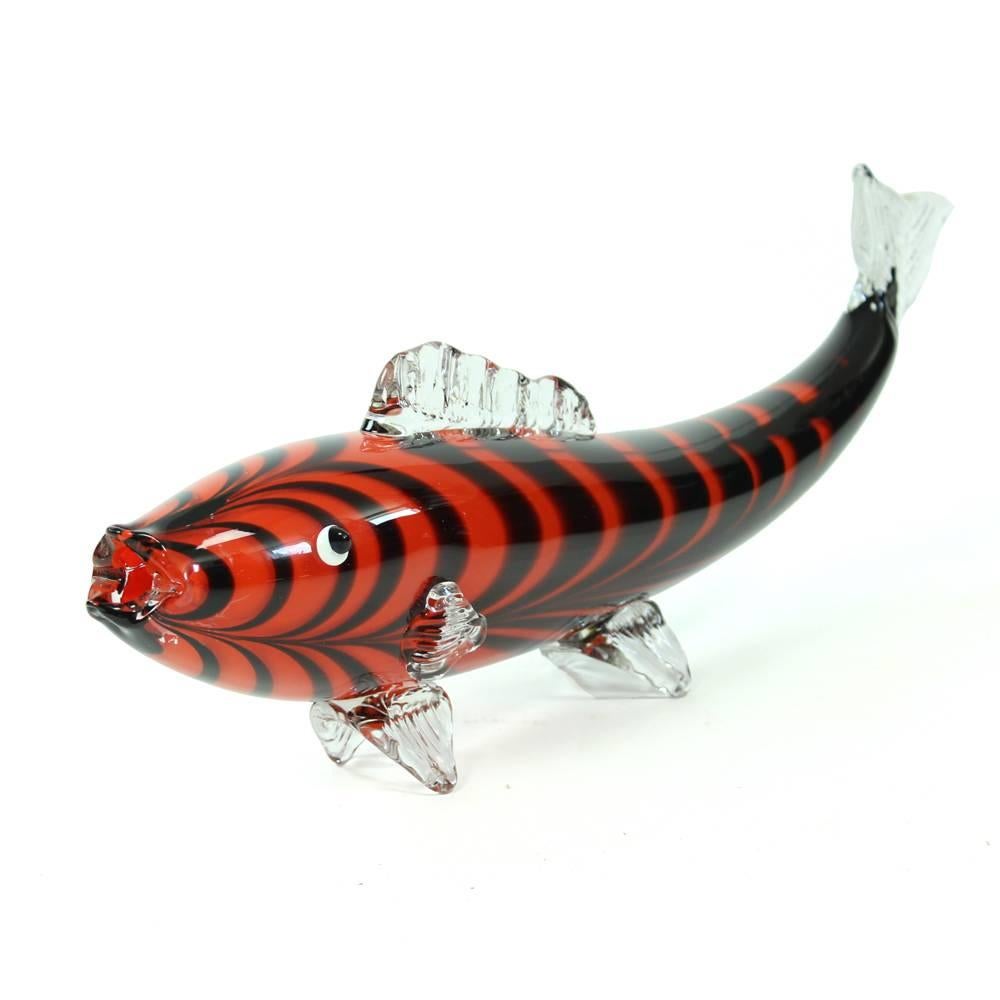 Black and Red Glass Fish Statue, Czechoslovakia, circa 1960 In Excellent Condition For Sale In Zohor, SK