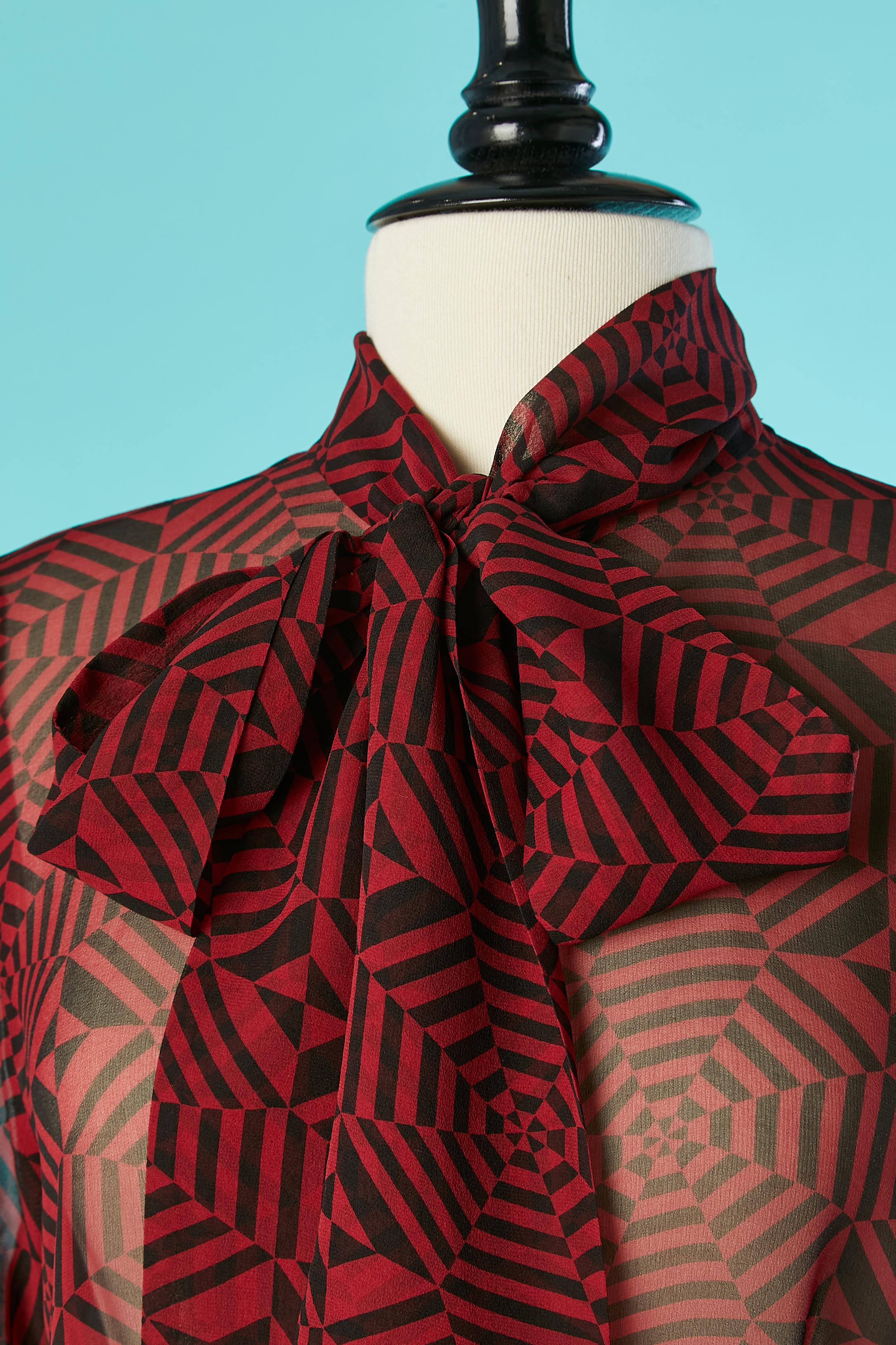 Black and red graphic print on silk chiffon ensemble. Scarf collar. Fabric composition: silk chiffon ( no indication regarding the lining inside the skirt, no lining inside the shirt) 
SIZE of the shirt : 44 (Fr) 14 (US) XL 
Skirt L ( waist= 74 cm) 